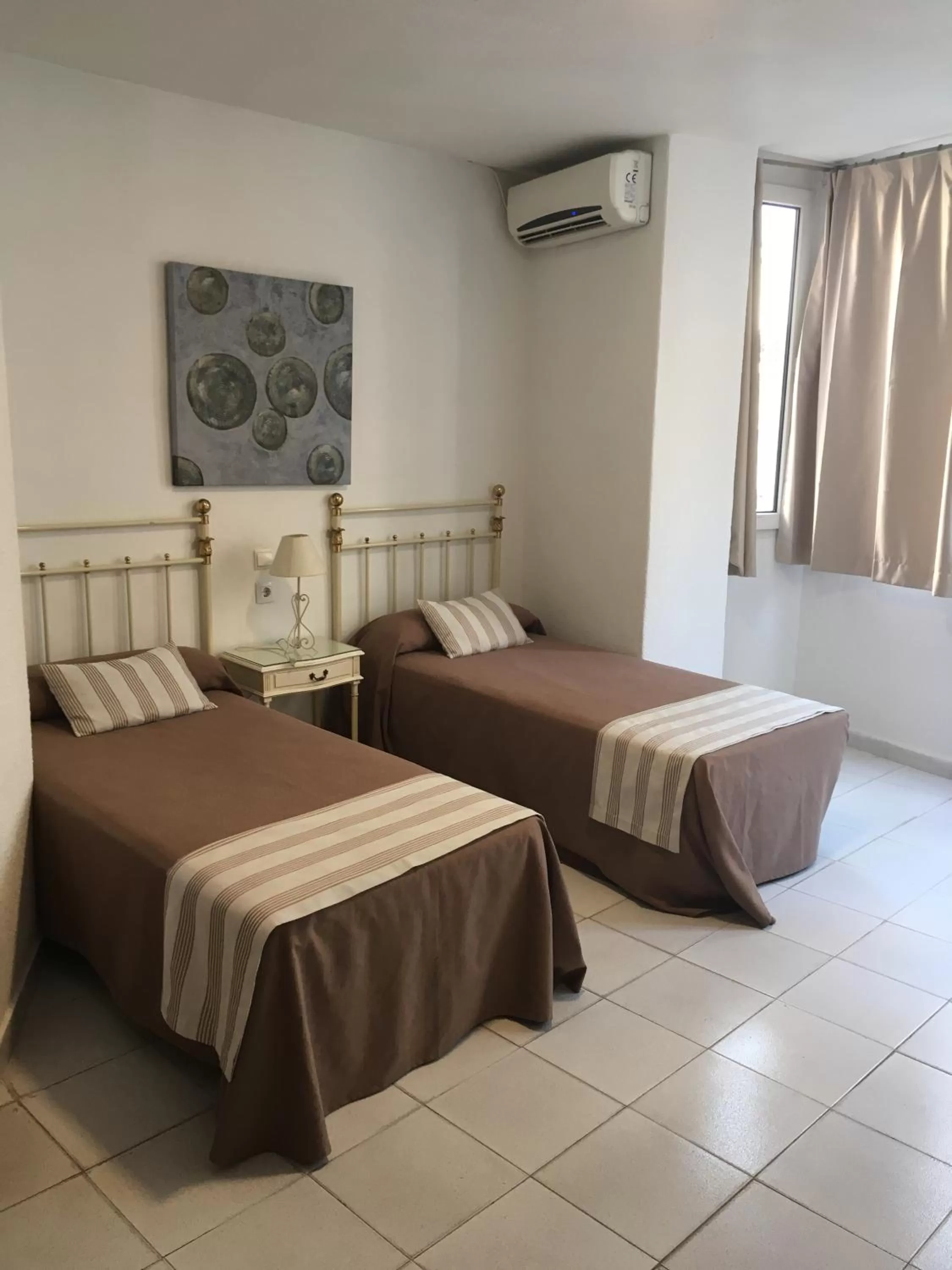 Bedroom, Bed in Hotel Marítimo Urban