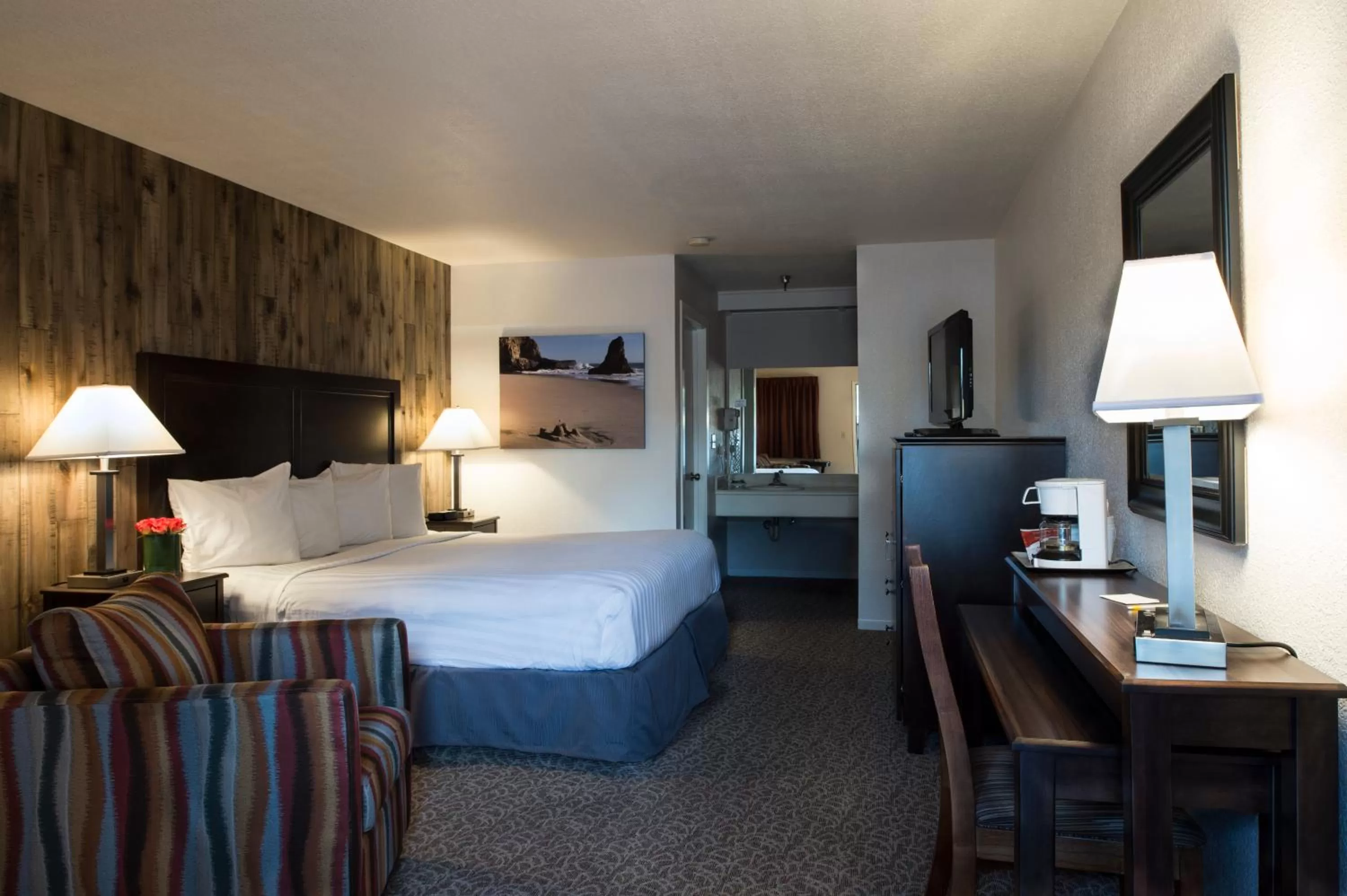 Photo of the whole room, Bed in Mission Inn