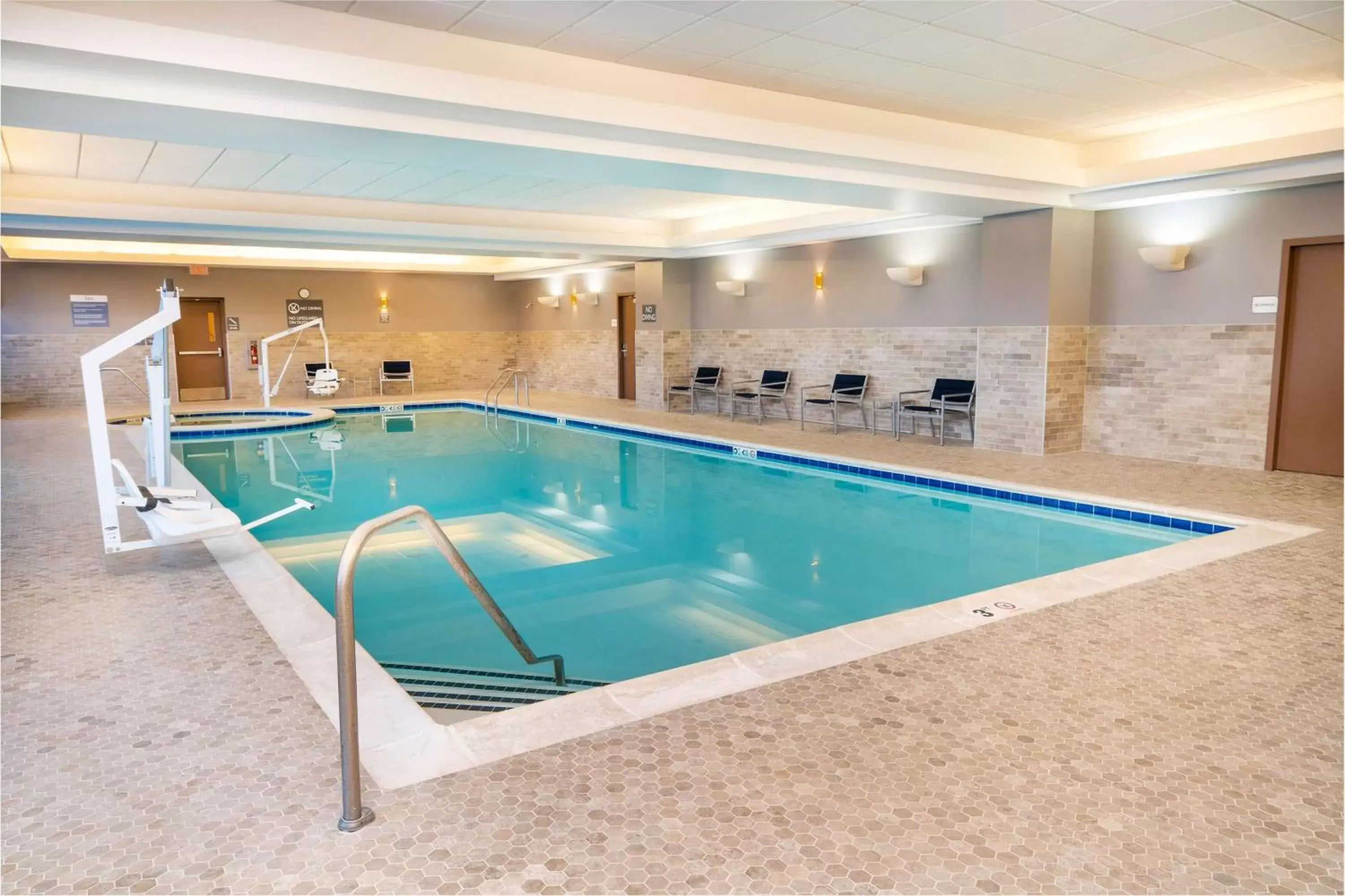 Pool view, Swimming Pool in Homewood Suites by Hilton Baltimore - Arundel Mills