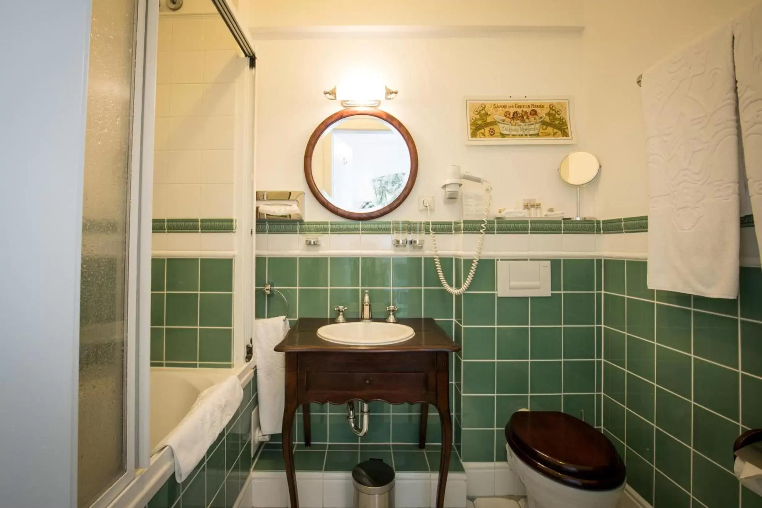 Shower, Bathroom in Hotel Belle Epoque