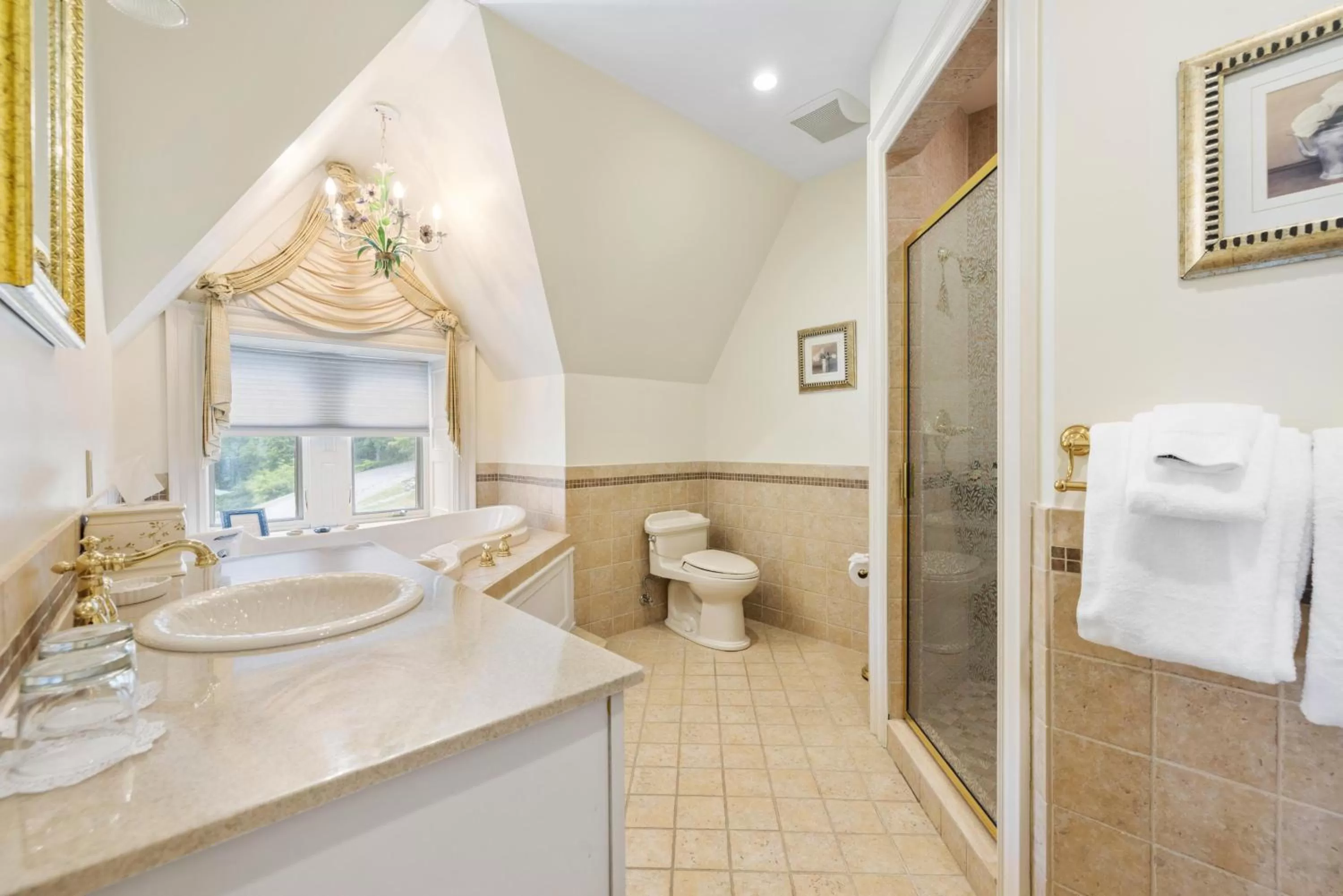 Bathroom in The Inn at Erlowest