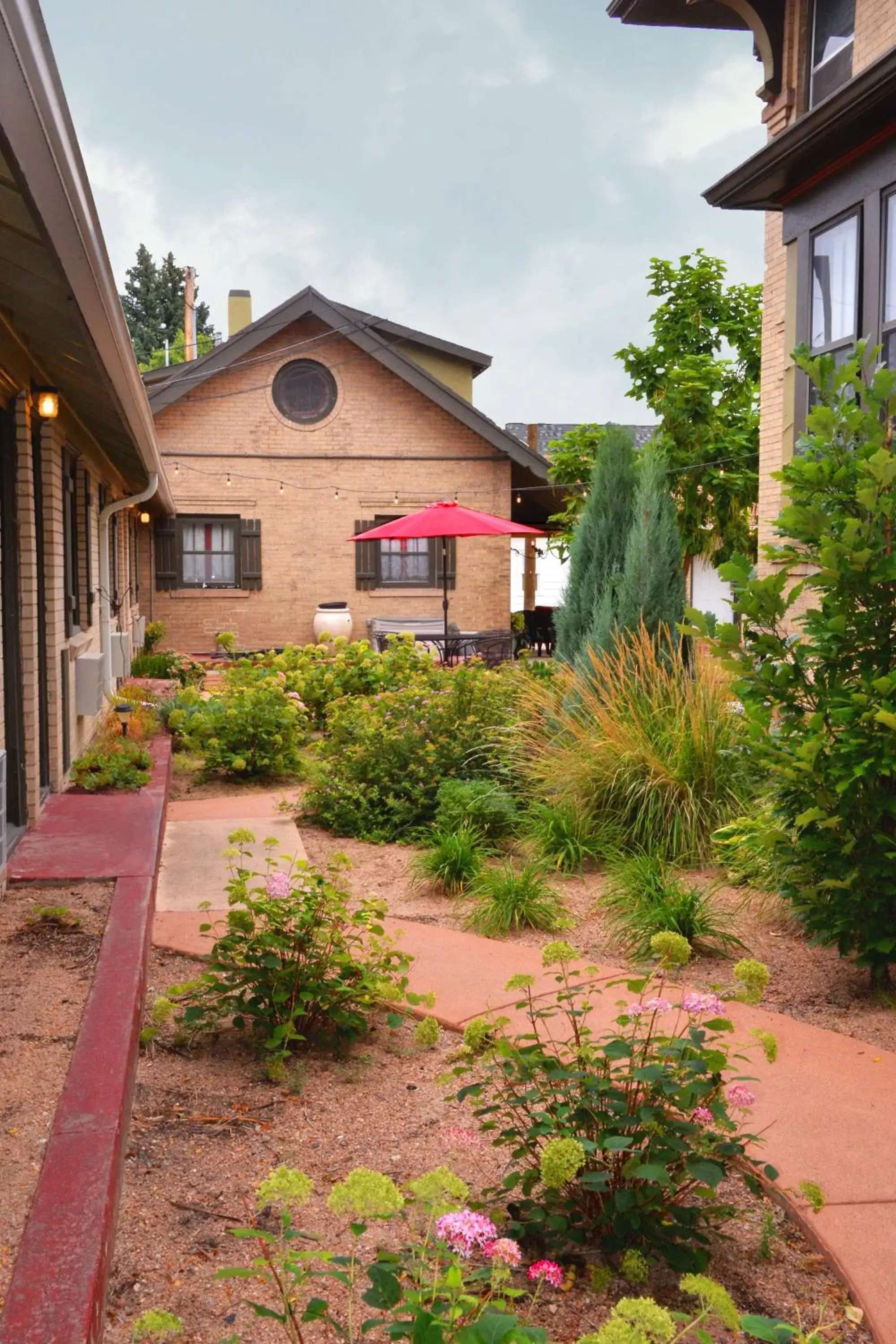 Garden, Property Building in The Crest Motel