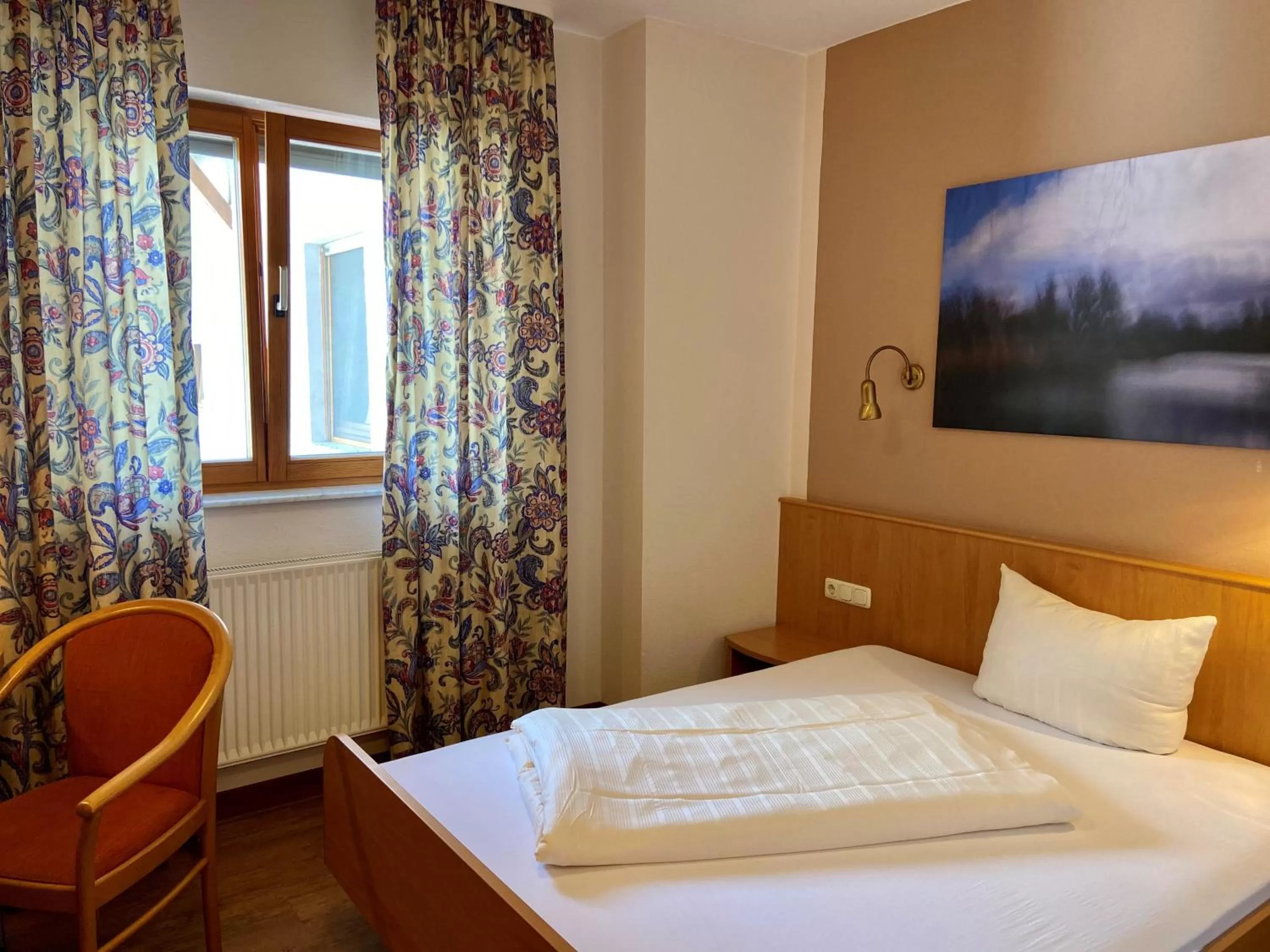 Bathroom, Bed in Hotel Bett & Frühstück