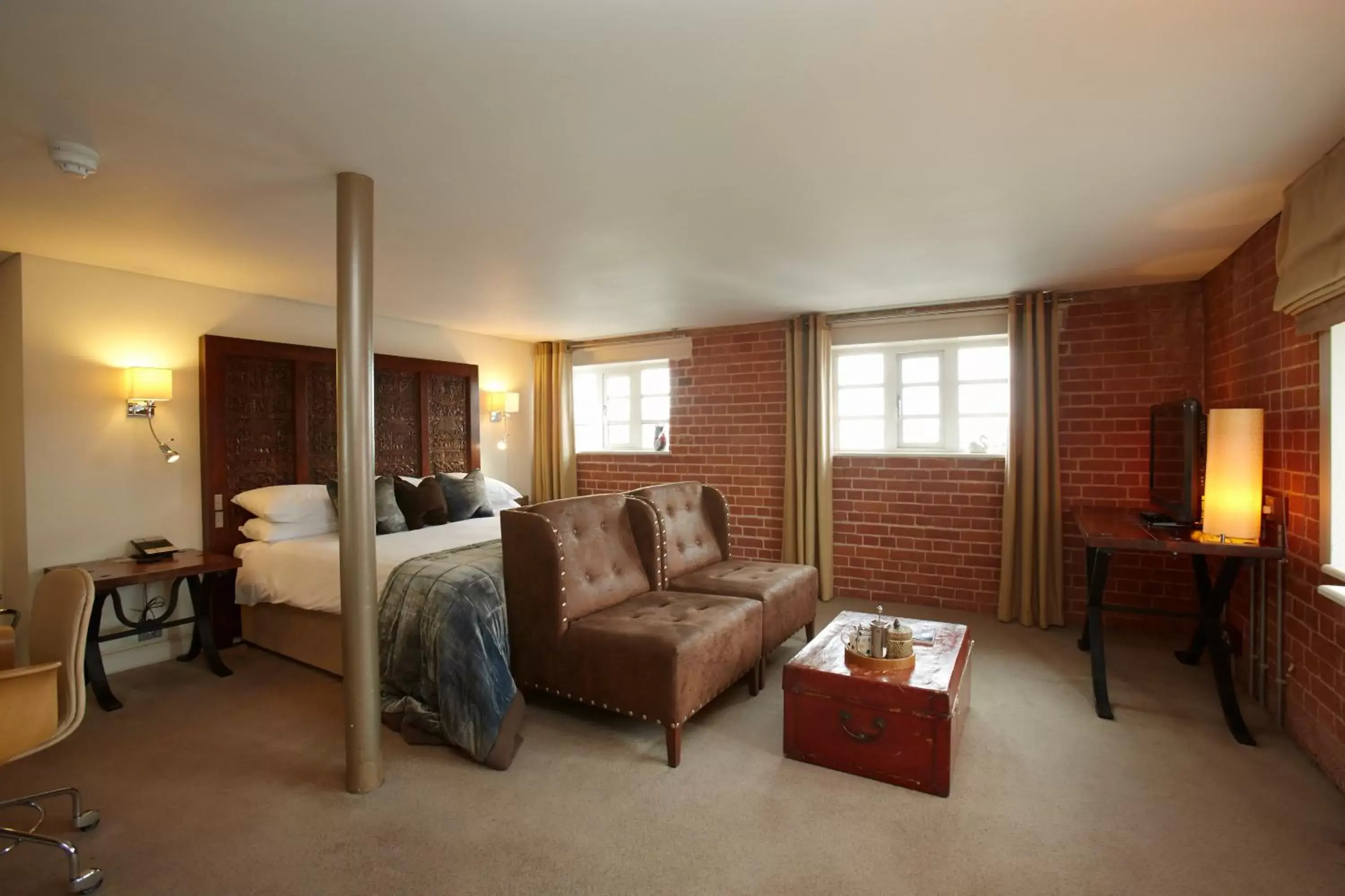 Bedroom, Seating Area in Salthouse Harbour Hotel