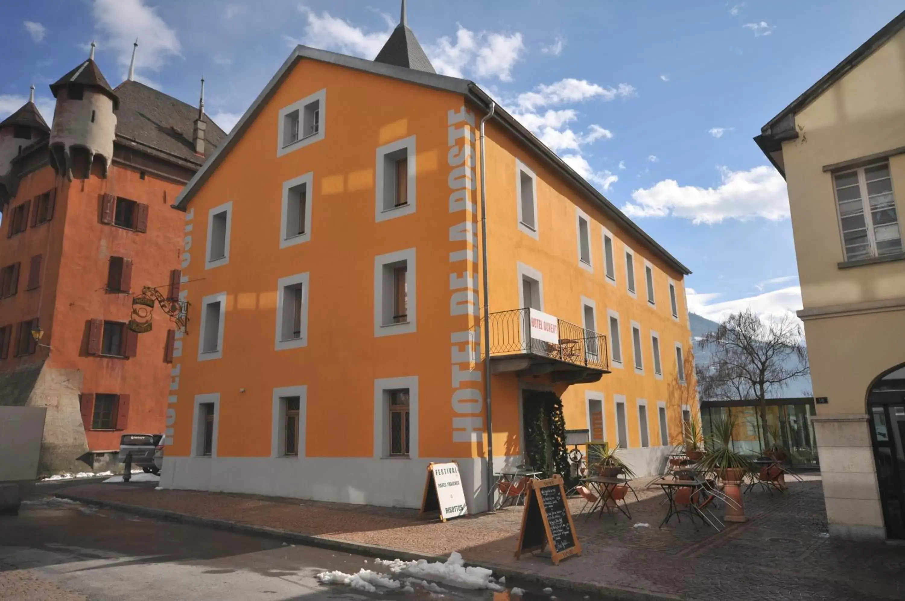 Facade/entrance, Property Building in Hôtel de la Poste Sierre