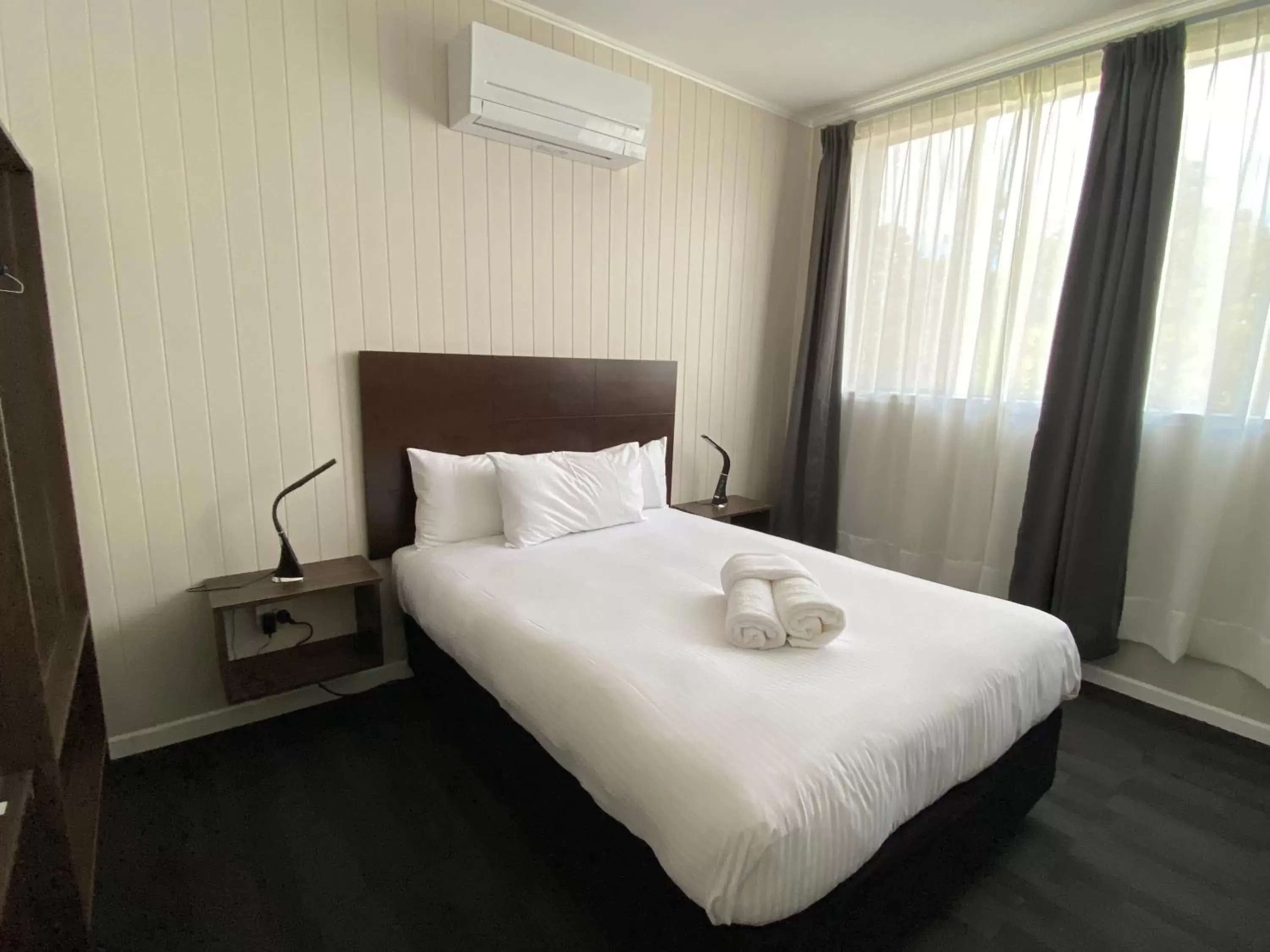 Bedroom, Bed in Nowra Motor Inn Bedroom, Bed in Nowra Motor Inn