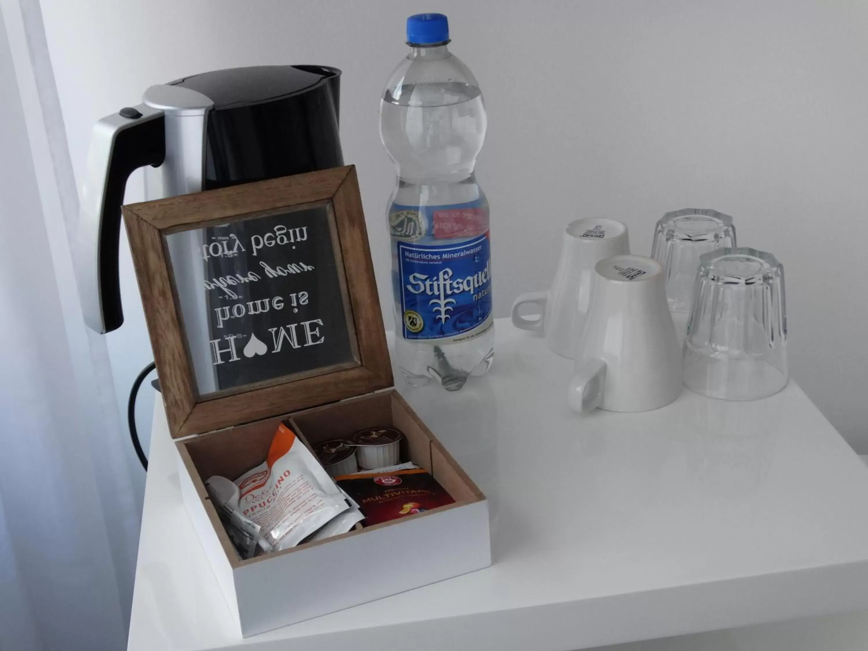 Coffee/tea facilities in art Hotel Körschen