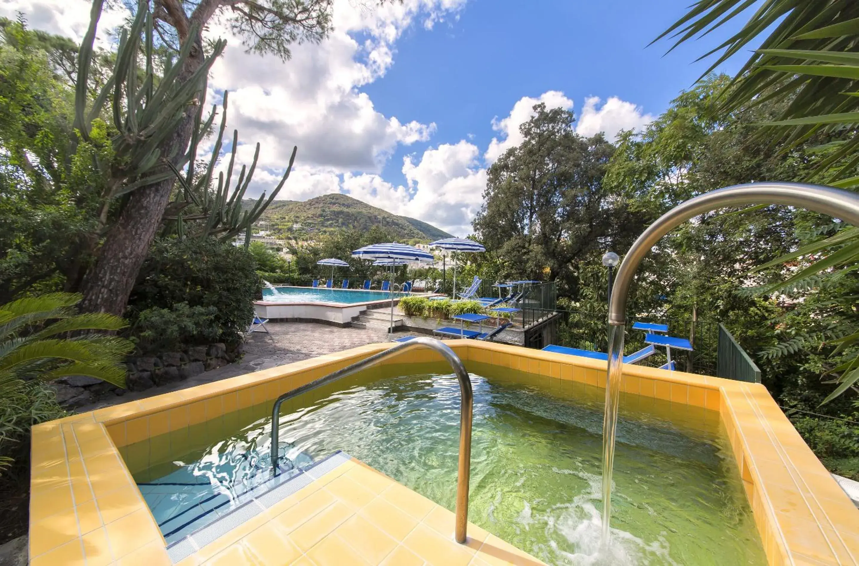 Hot Spring Bath, Swimming Pool in Hotel Vittoria