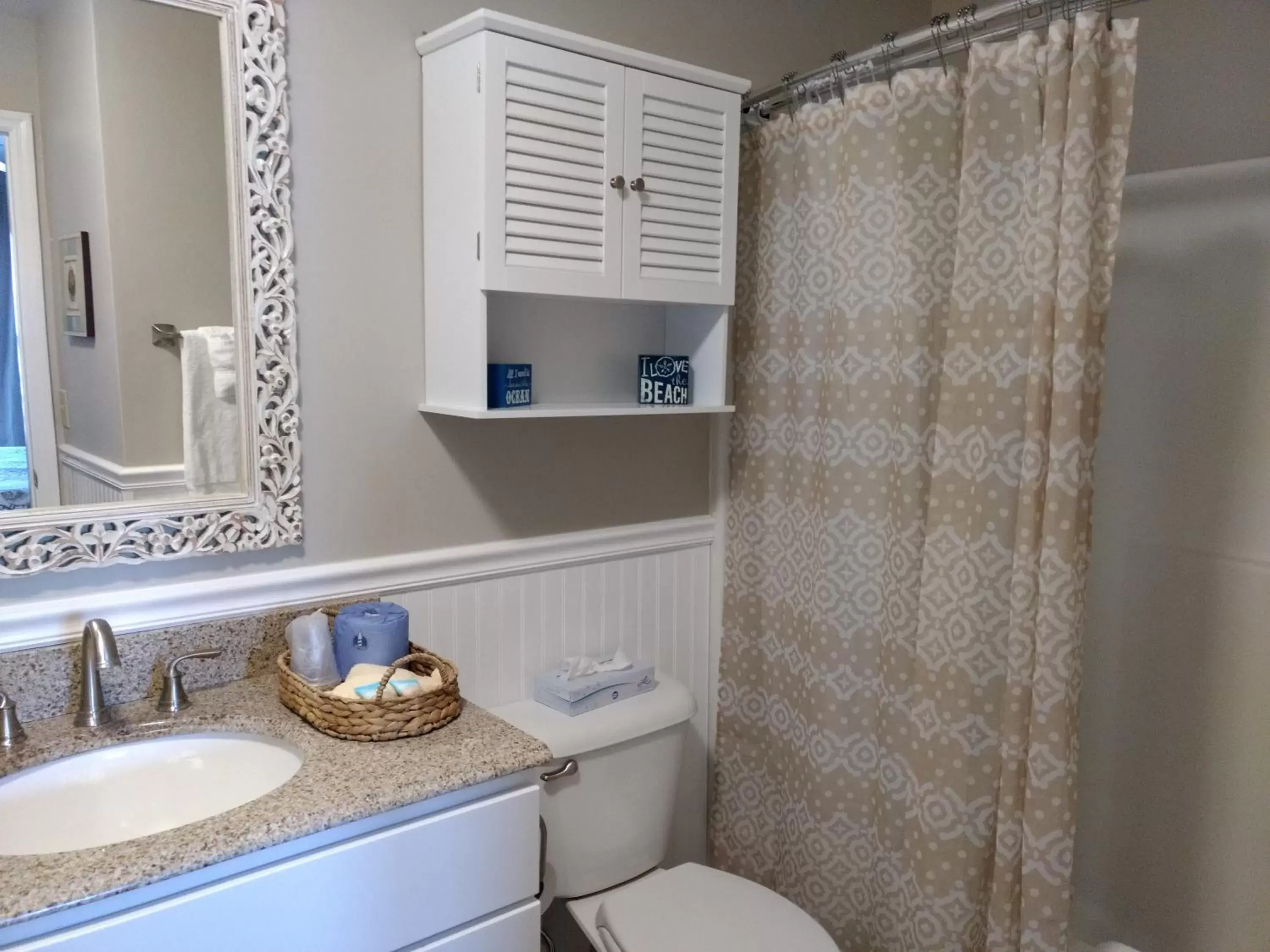 Bathroom in Sandpeddler Inn and Suites