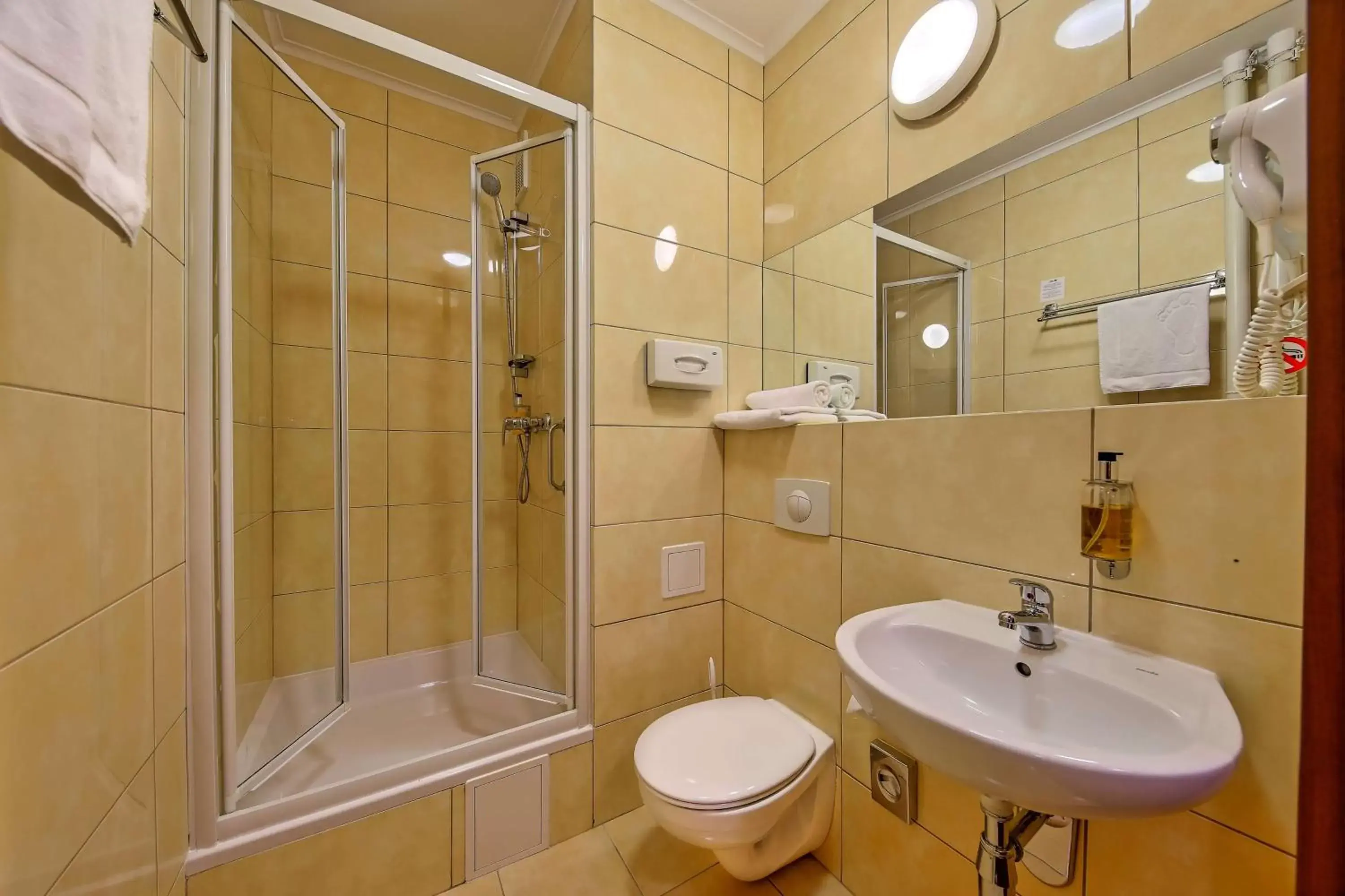 Bathroom in Best Western Hotel Portos