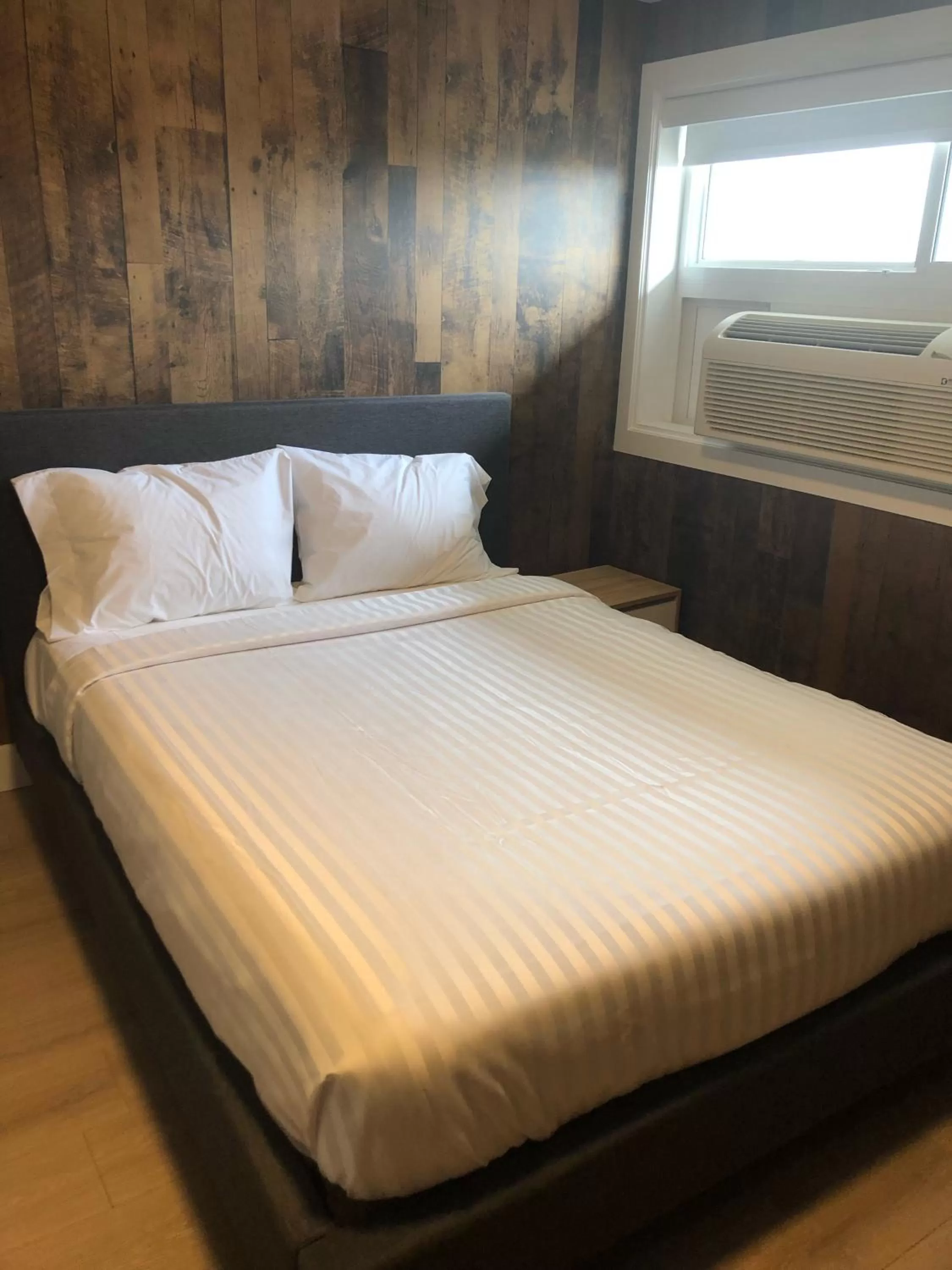 Camrose Le Chateau Hotel