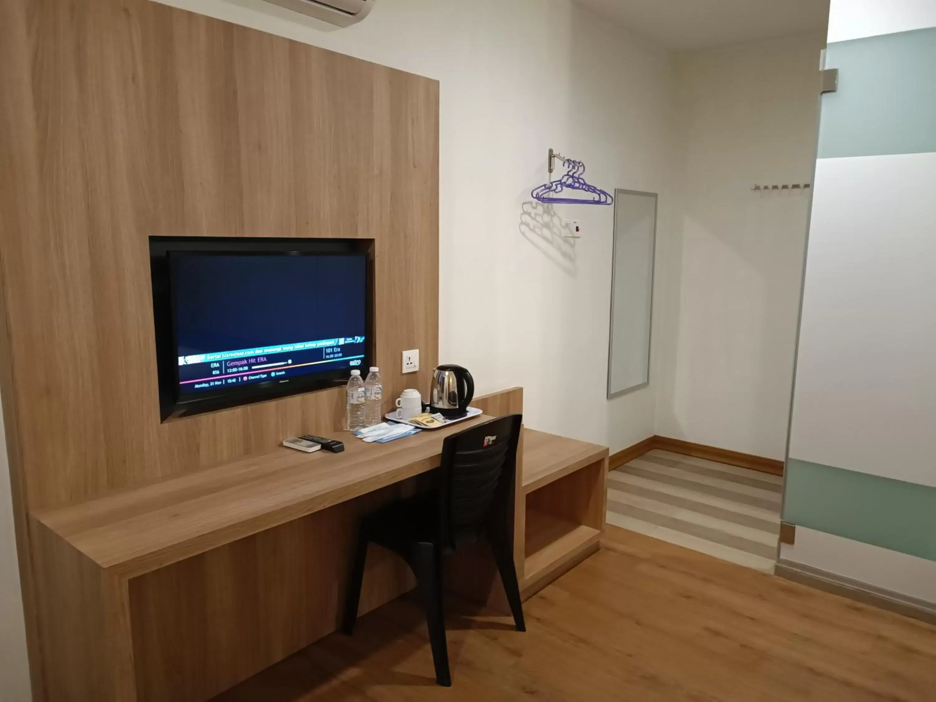 TV and multimedia, TV/Entertainment Center in Greencity Hotel