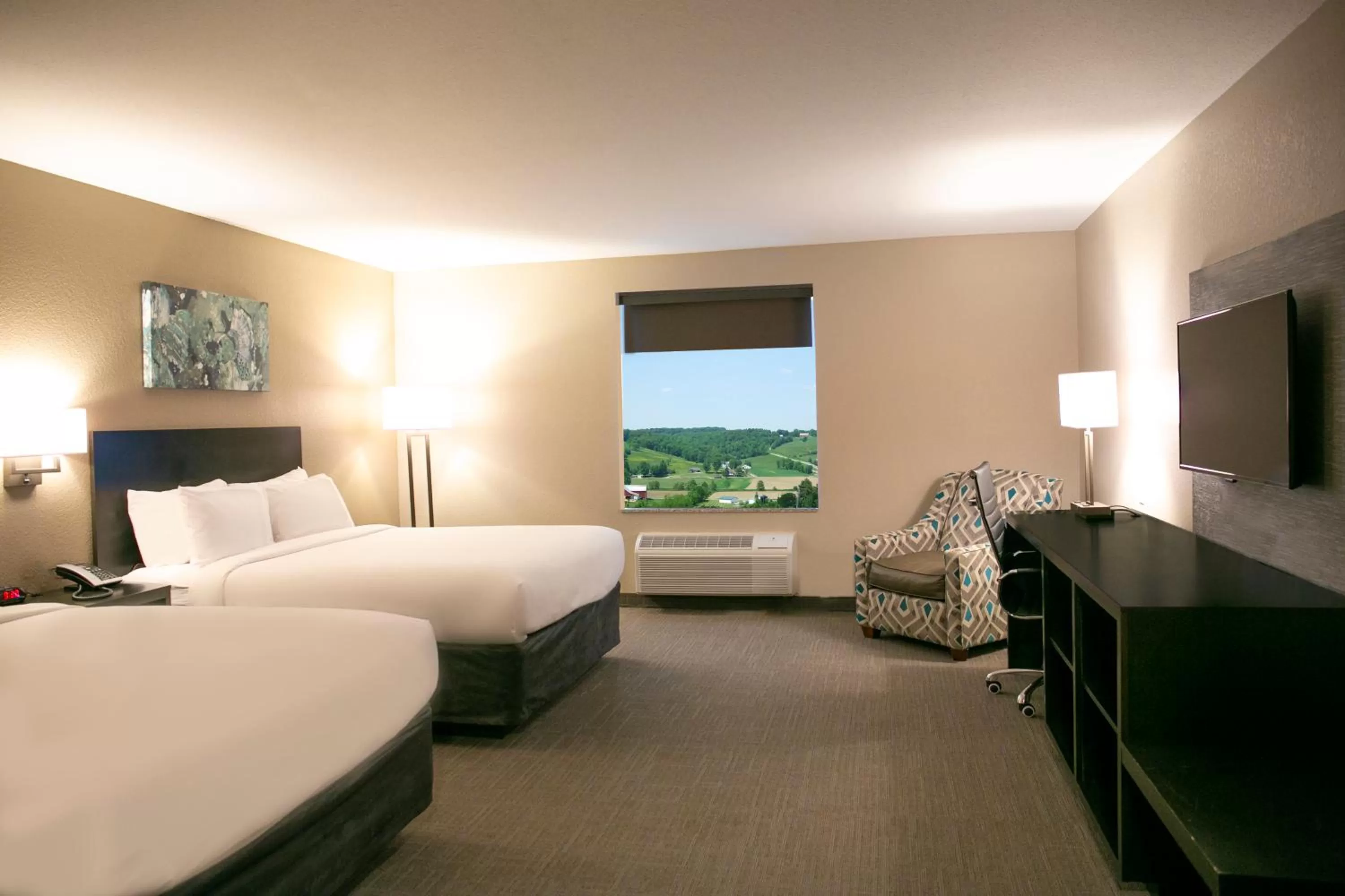 Photo of the whole room, Bed in Berlin Encore Hotel & Suites