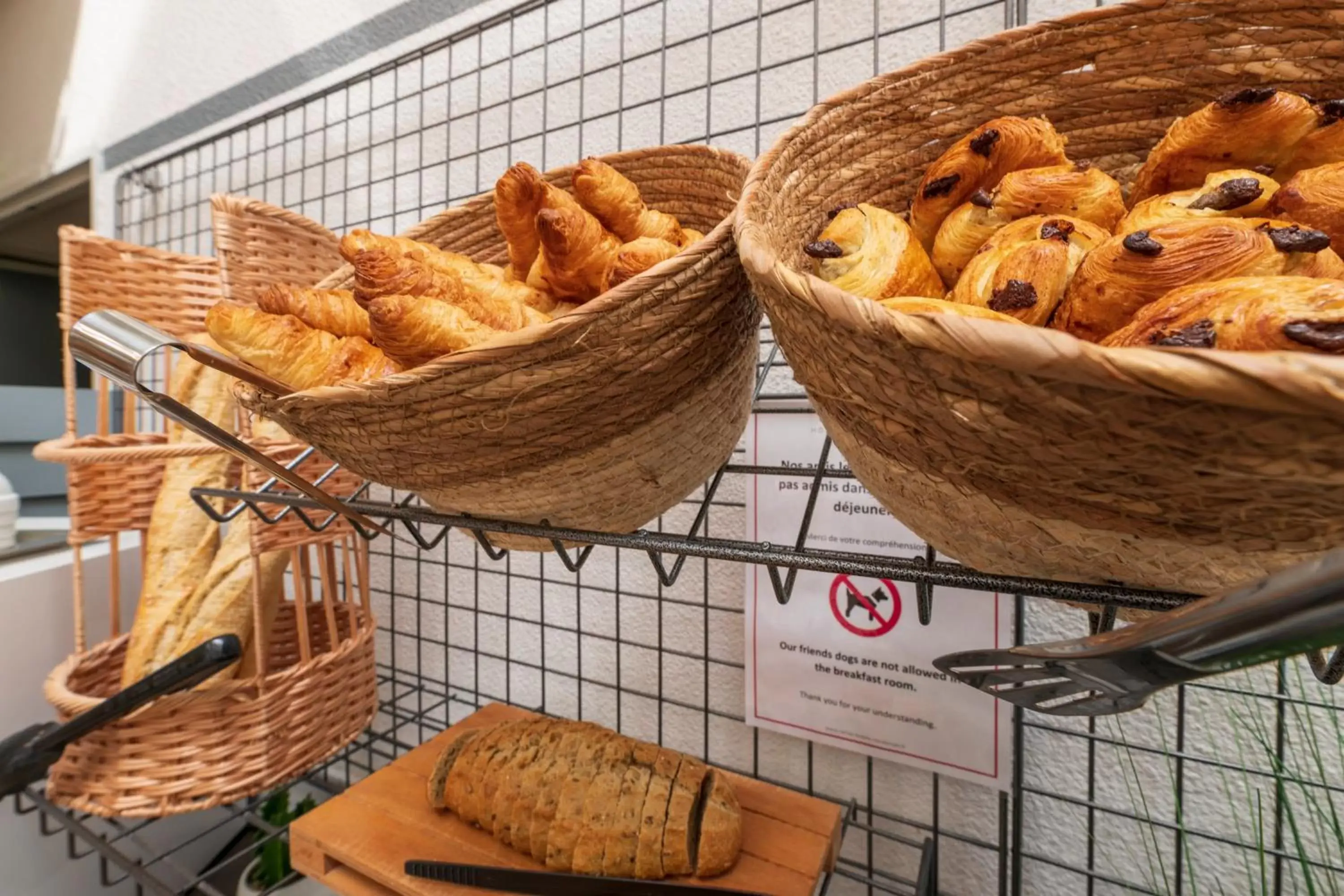 Breakfast in Hôtel Cerise Auxerre