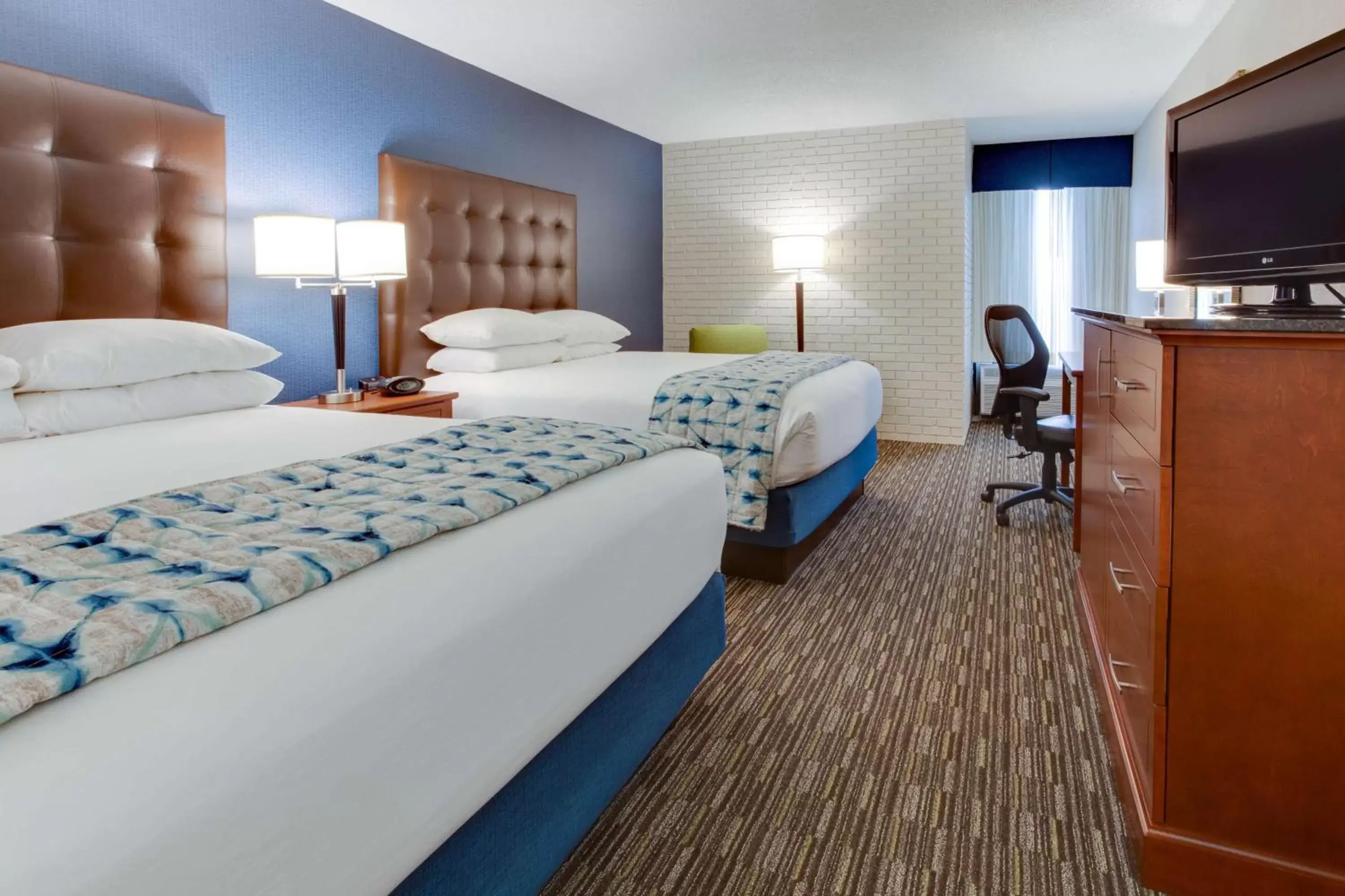 Photo of the whole room, Bed in Drury Inn & Suites Nashville Airport