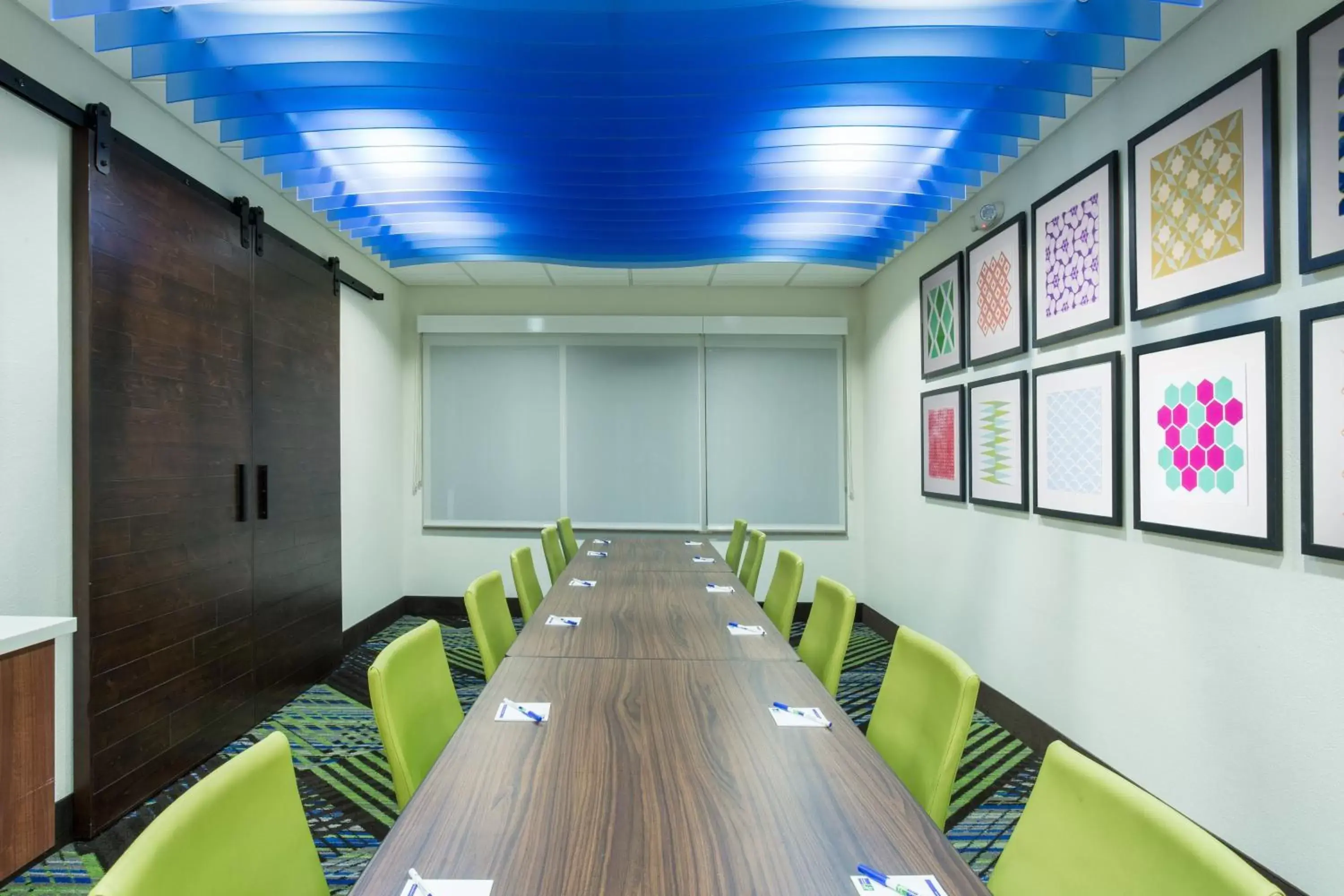 Meeting/conference room in Holiday Inn Express & Suites., an IHG Hotel