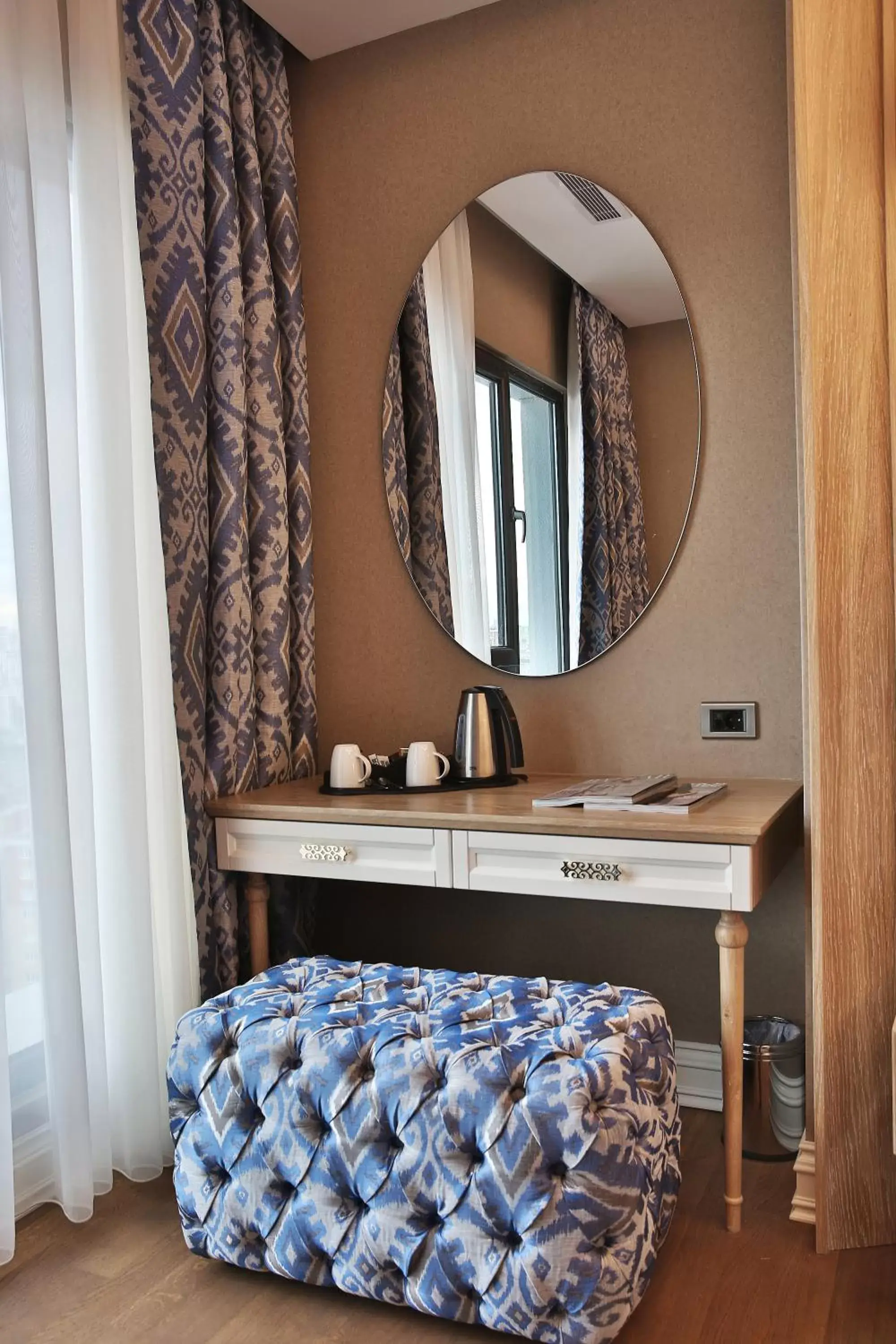 hair dresser, Bed in Bof Hotels Ceo Suites Atasehir