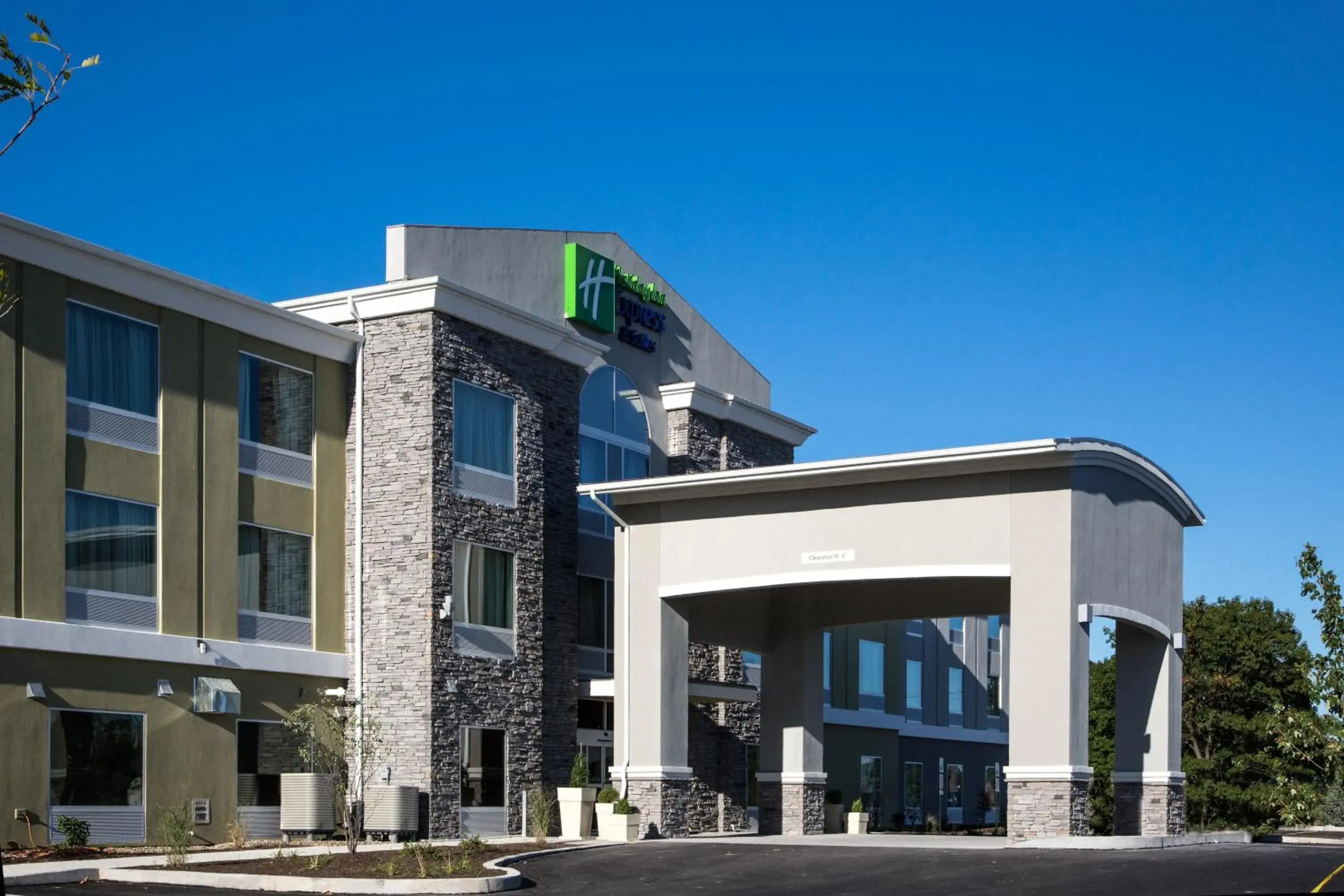 Property Building in Holiday Inn Express and Suites Carlisle Harrisburg