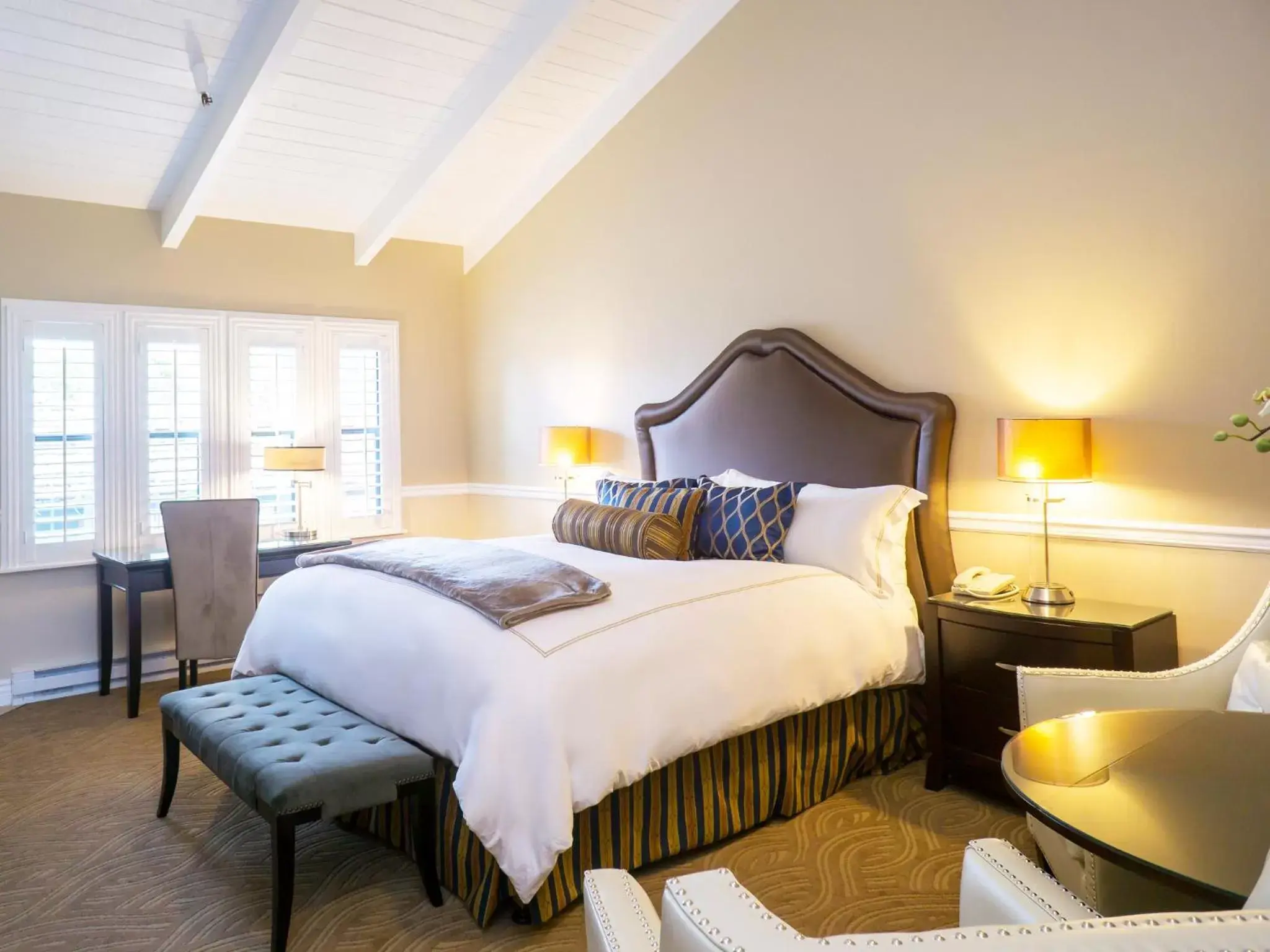 Day, Bed in Carriage House Inn