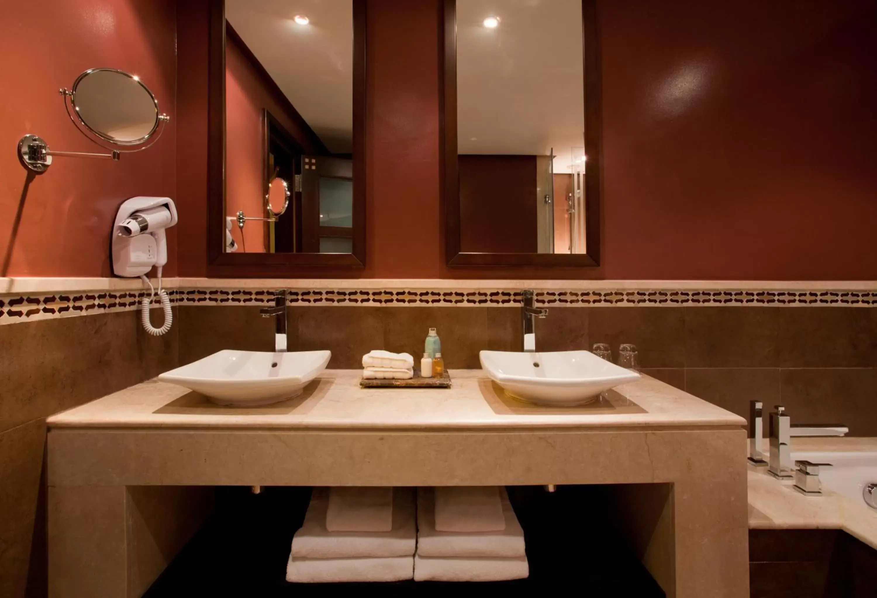 Shower, Bathroom in Kenzi Menara Palace & Resort