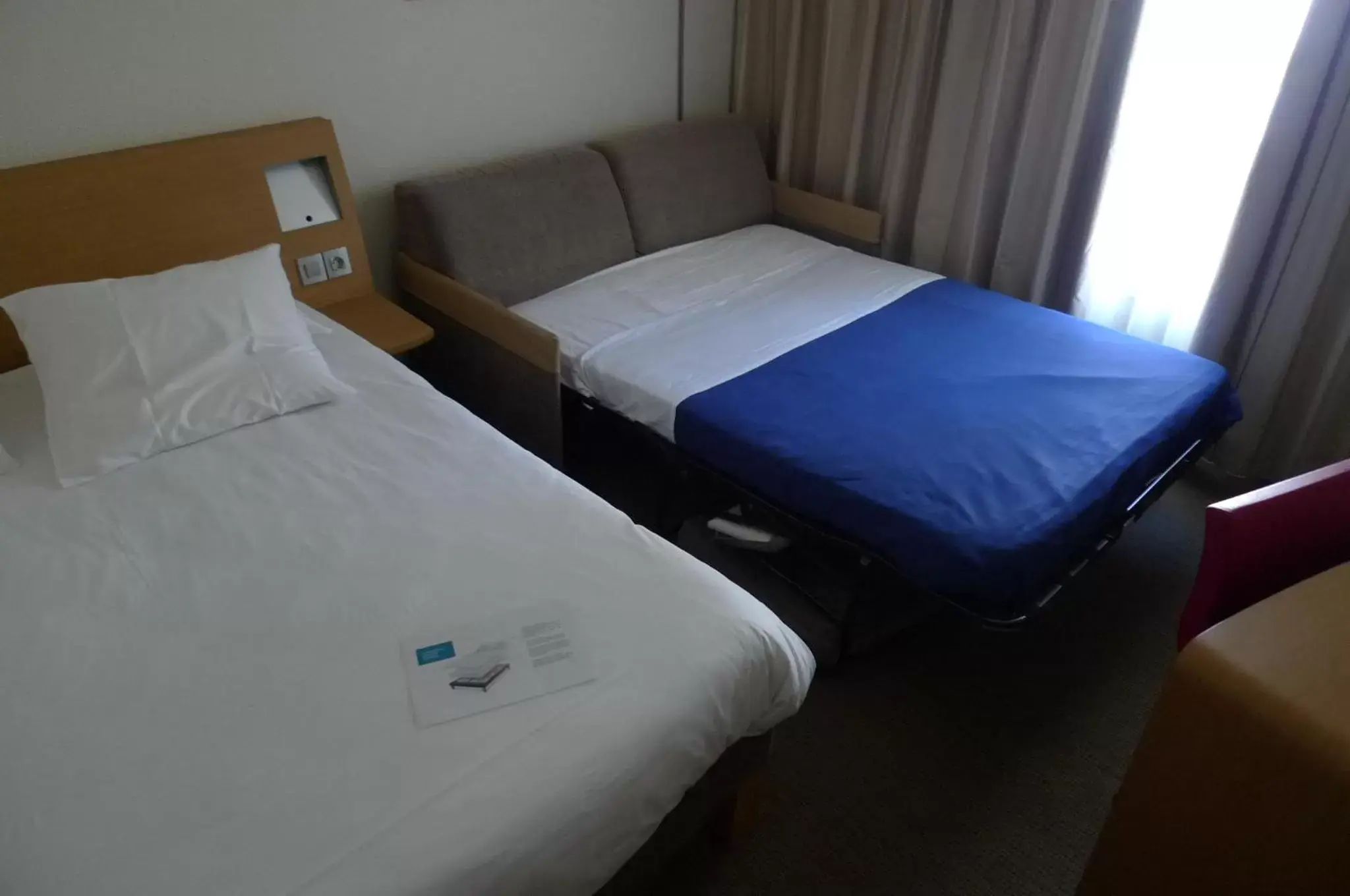 Bed in Novotel Narbonne Sud A9/A61