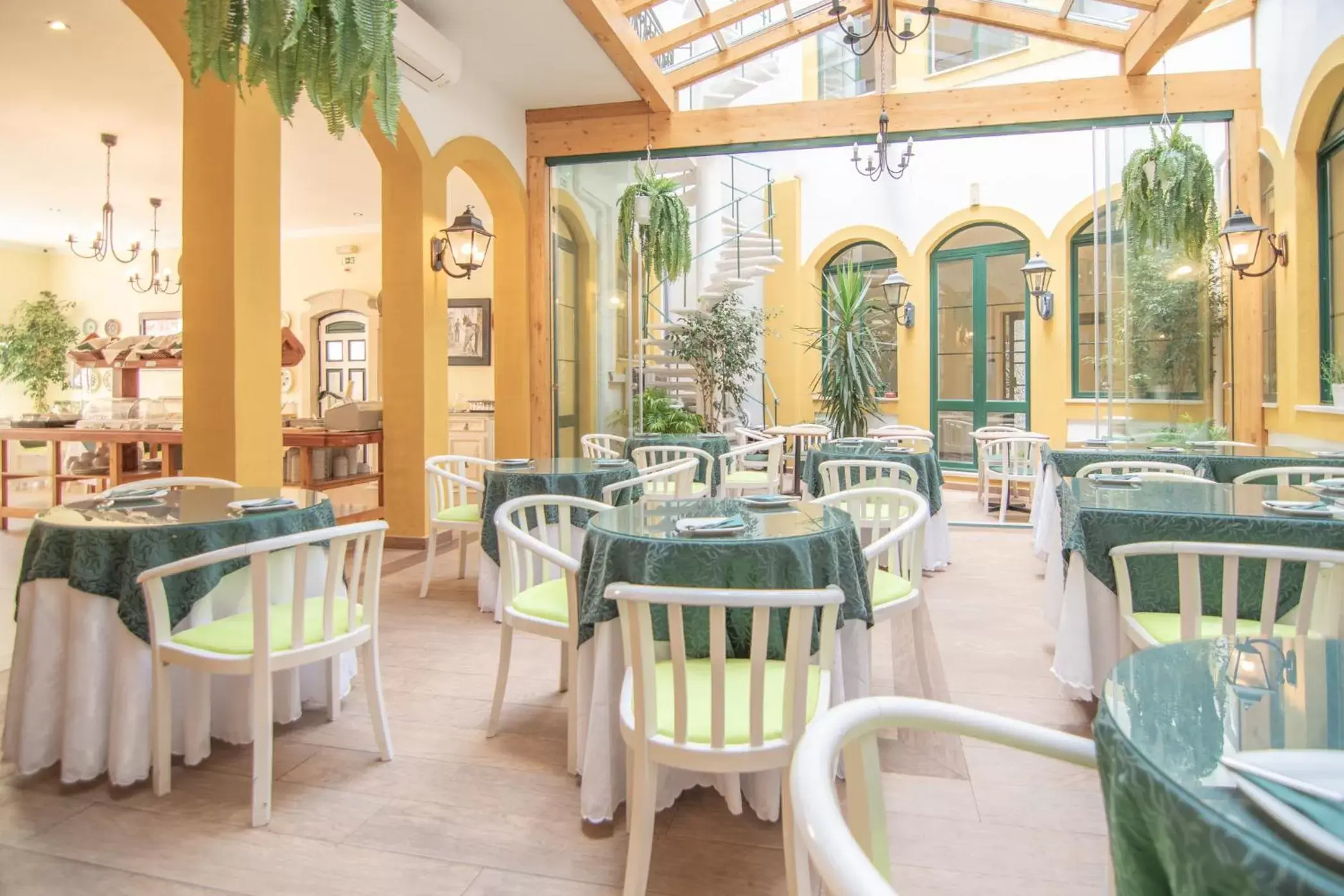 Buffet breakfast, Restaurant/Places to Eat in Loule Jardim Hotel