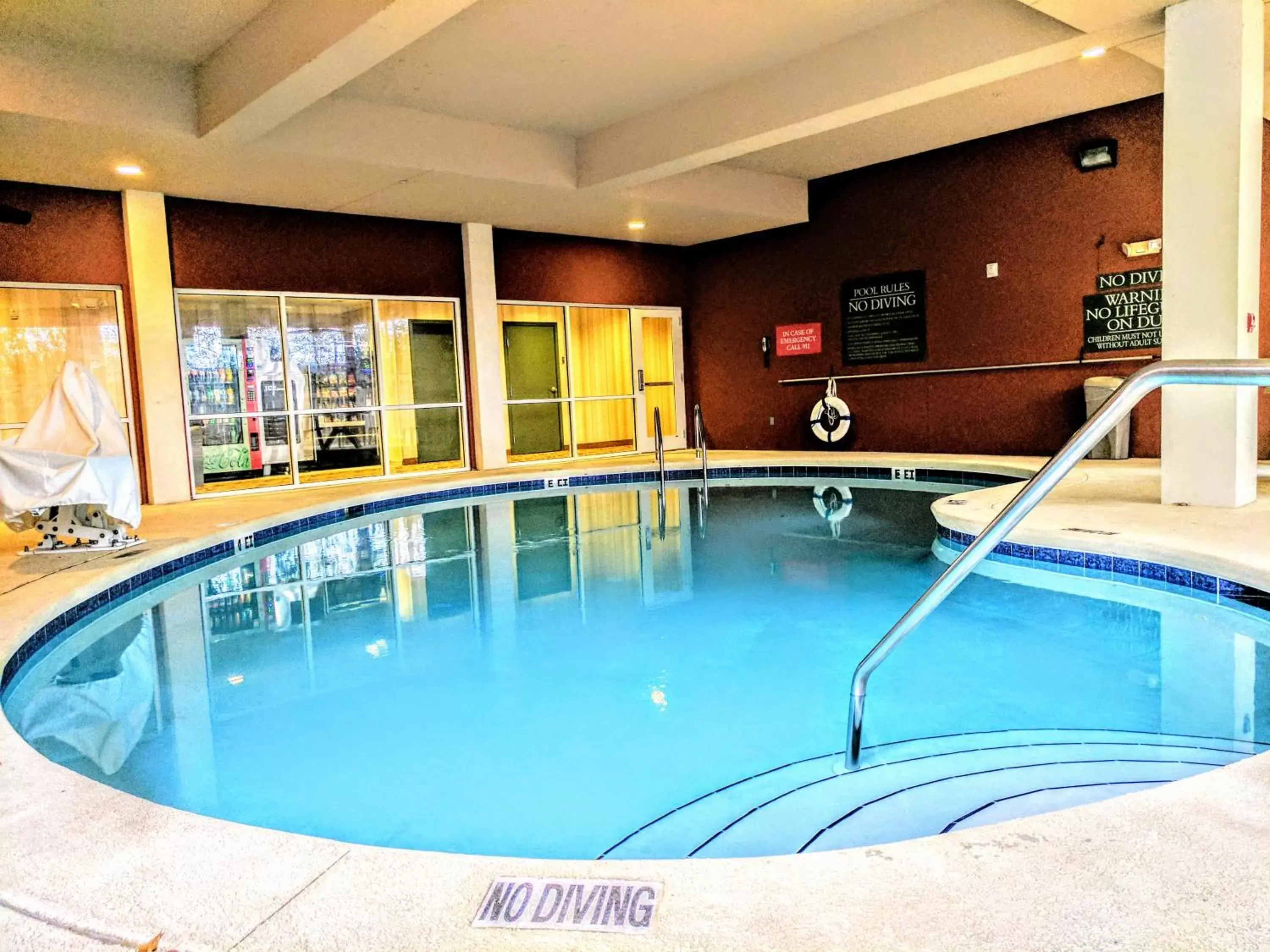 Swimming Pool in Country Inn & Suites by Radisson, Tallahassee Northwest I-10, FL