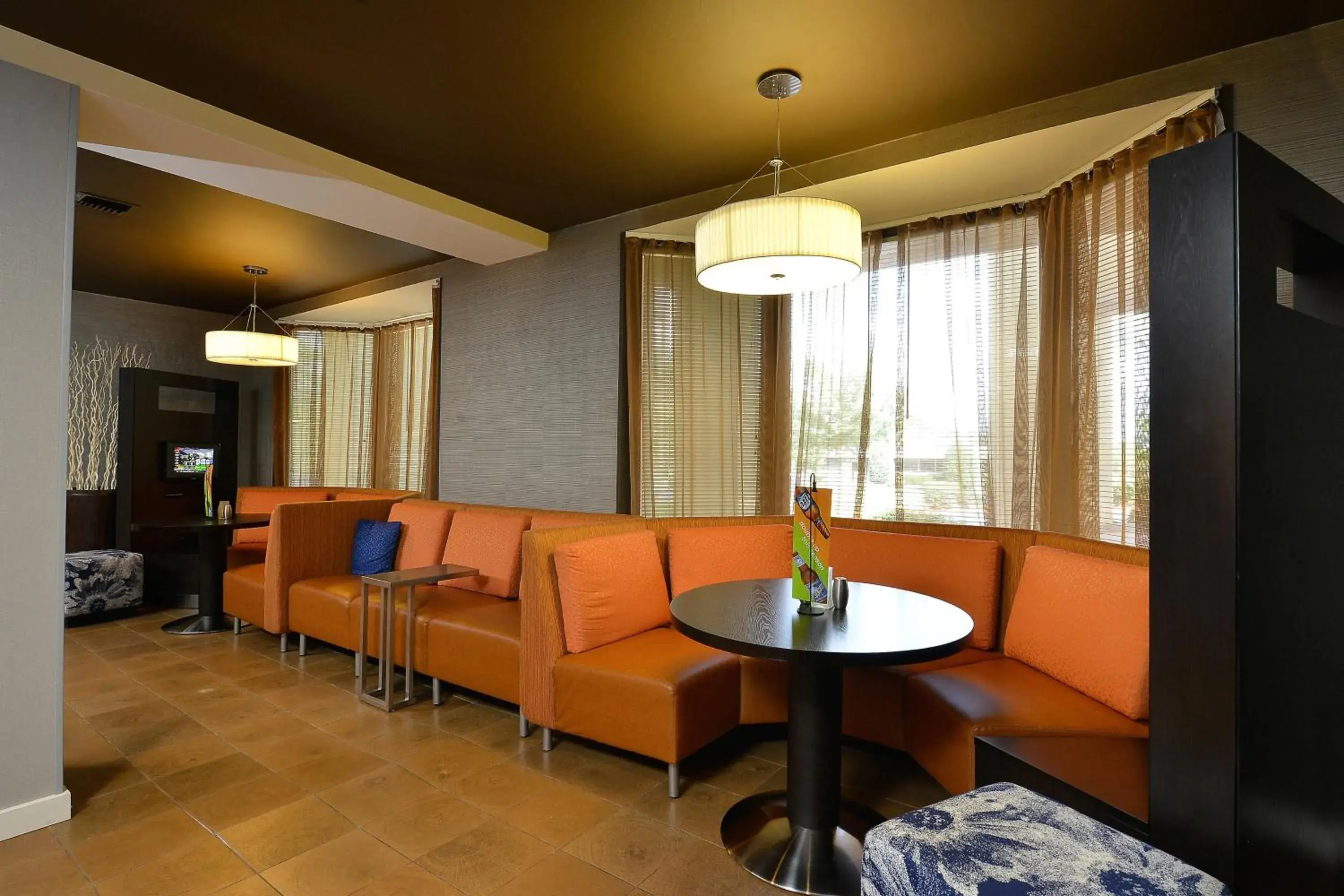 Restaurant/places to eat, Seating Area in Courtyard by Marriott Bentonville