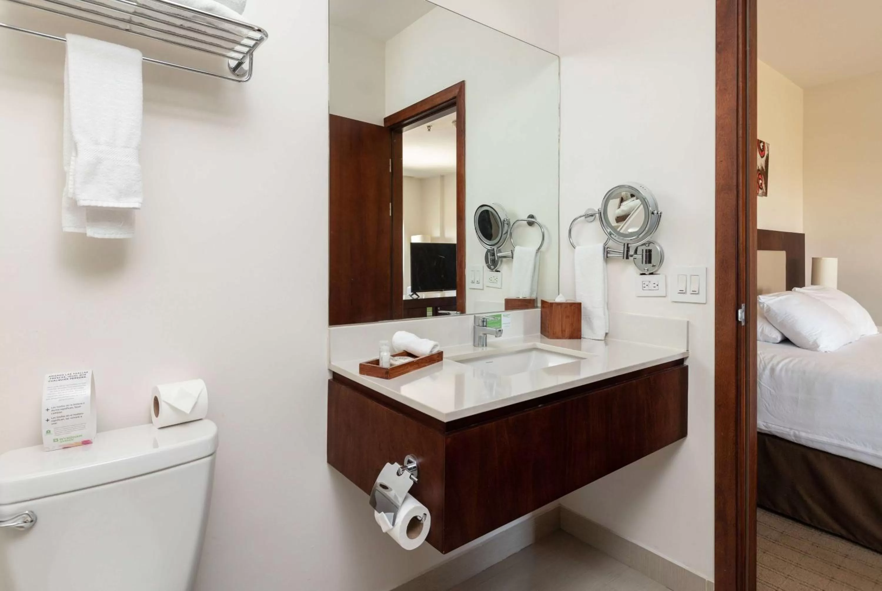 Bathroom, Bed in Wyndham Garden San Jose Escazu, Costa Rica