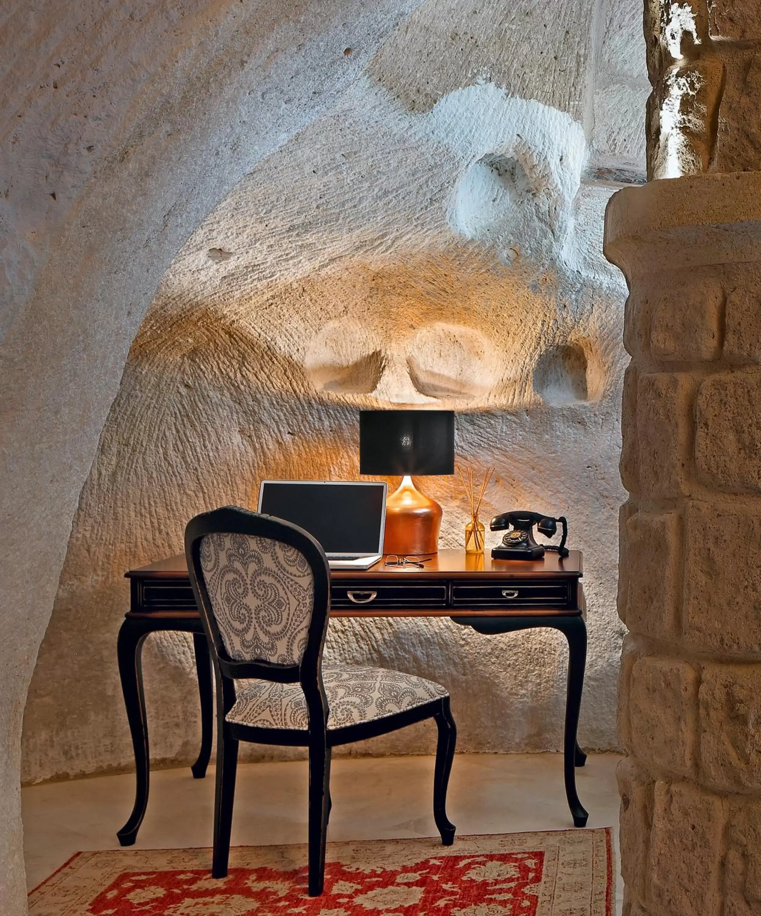 Seating area in Seraphim Cave Suites & SPA