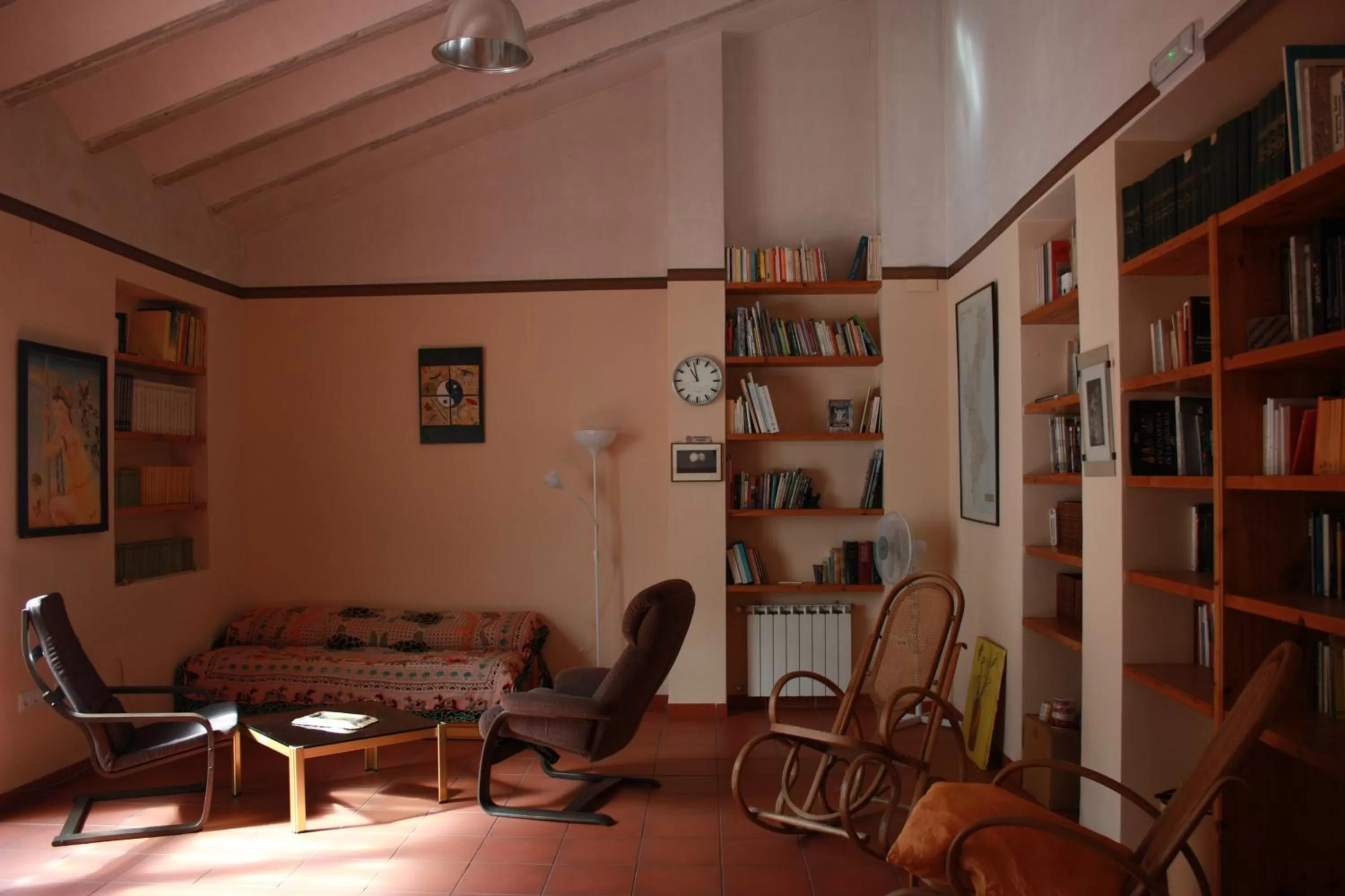 Library in B&B "Domus Atilia"