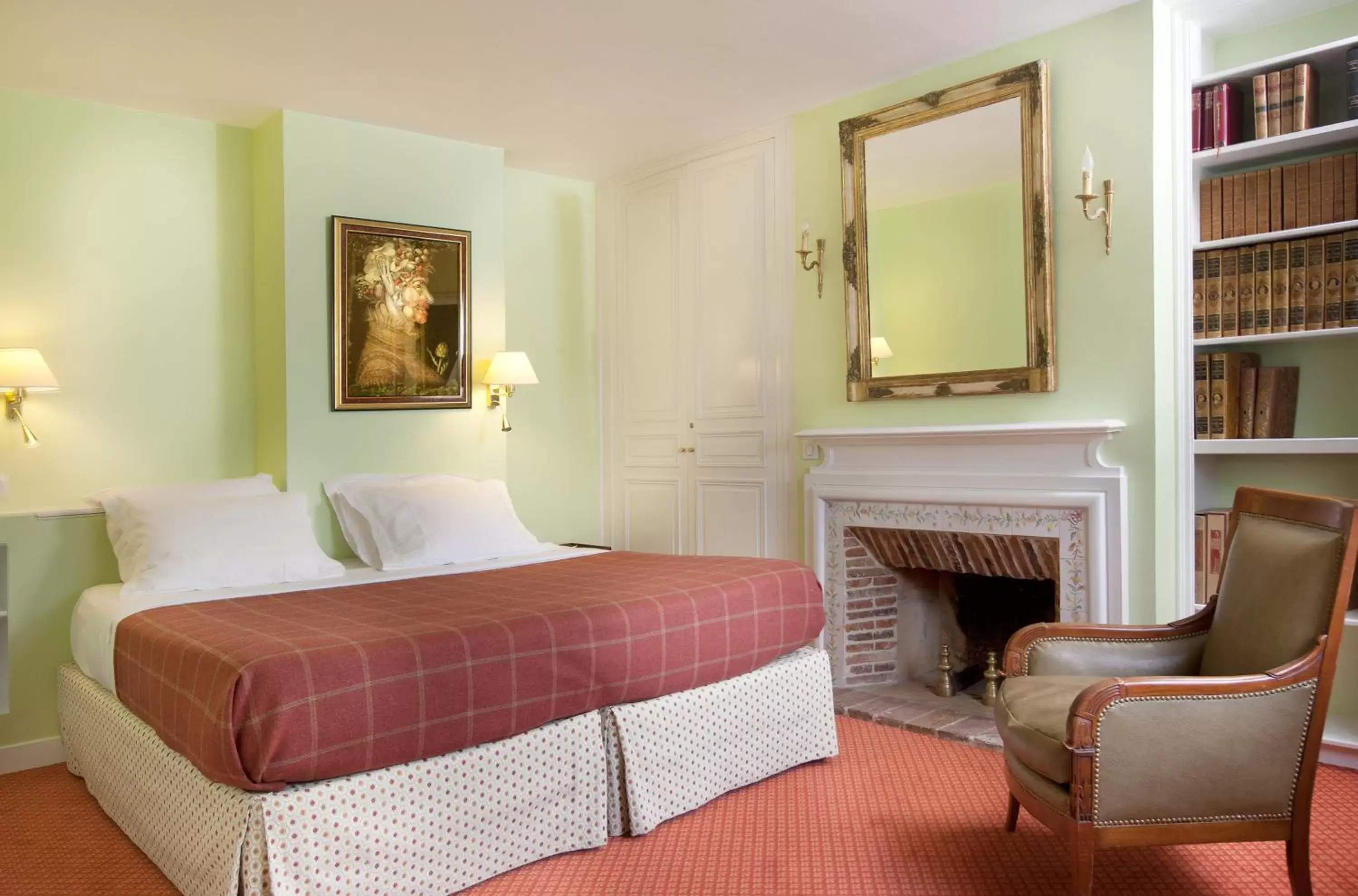 Bedroom, Bed in Relais Du Louvre
