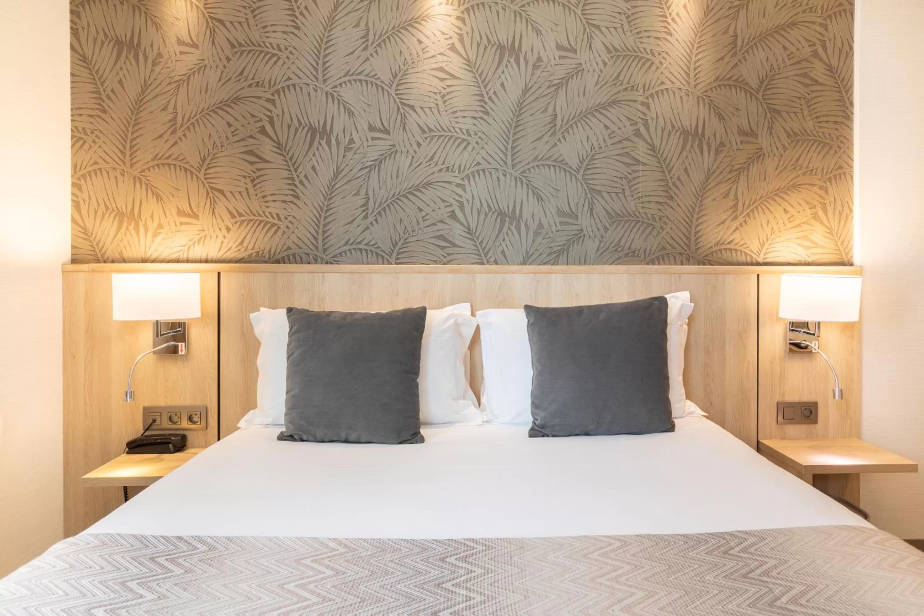 Bed in Prince Albert Lyon Bercy