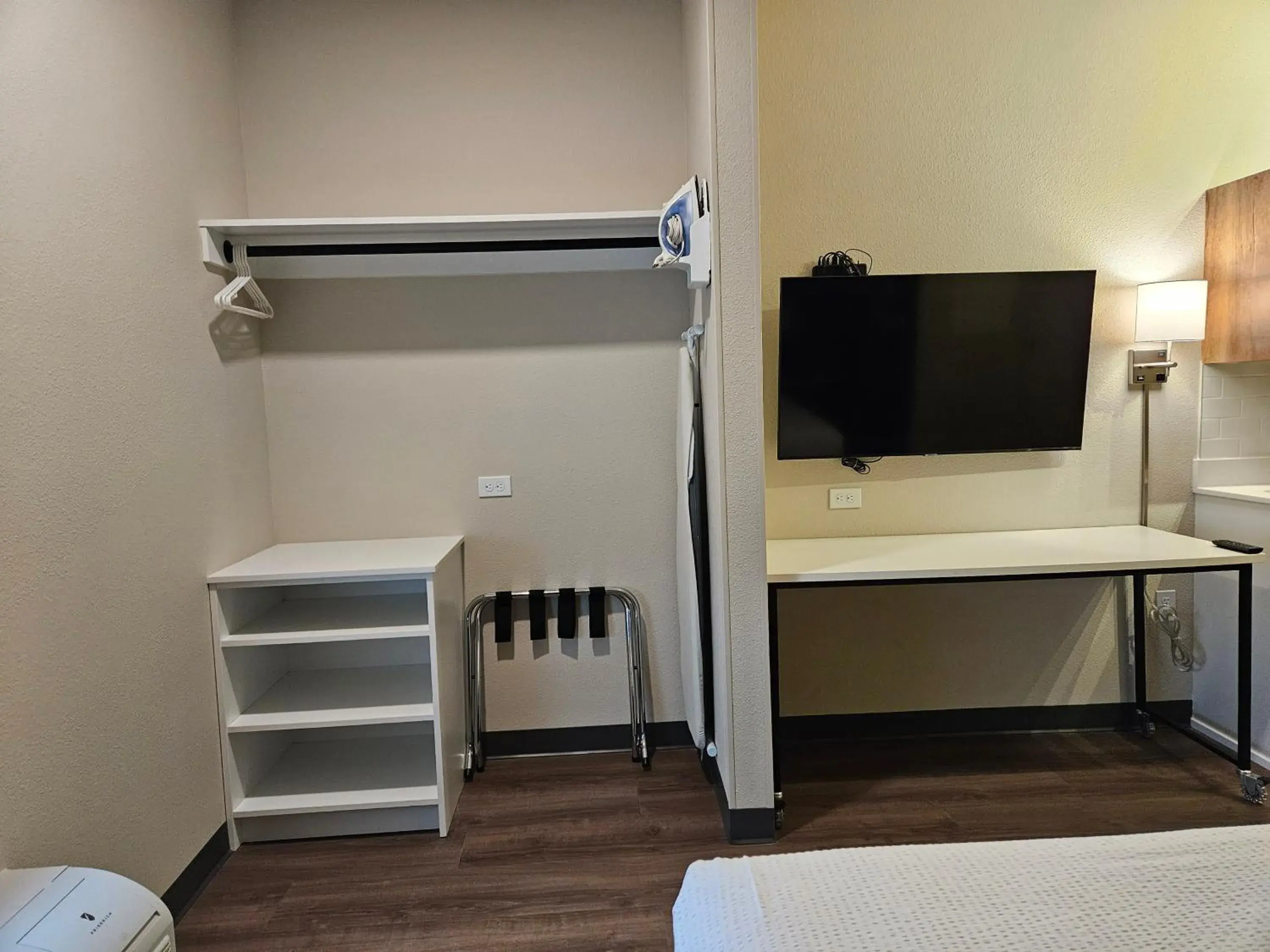 TV and multimedia, TV/Entertainment Center in Extended Stay America Premier Suites - Boise - Meridian