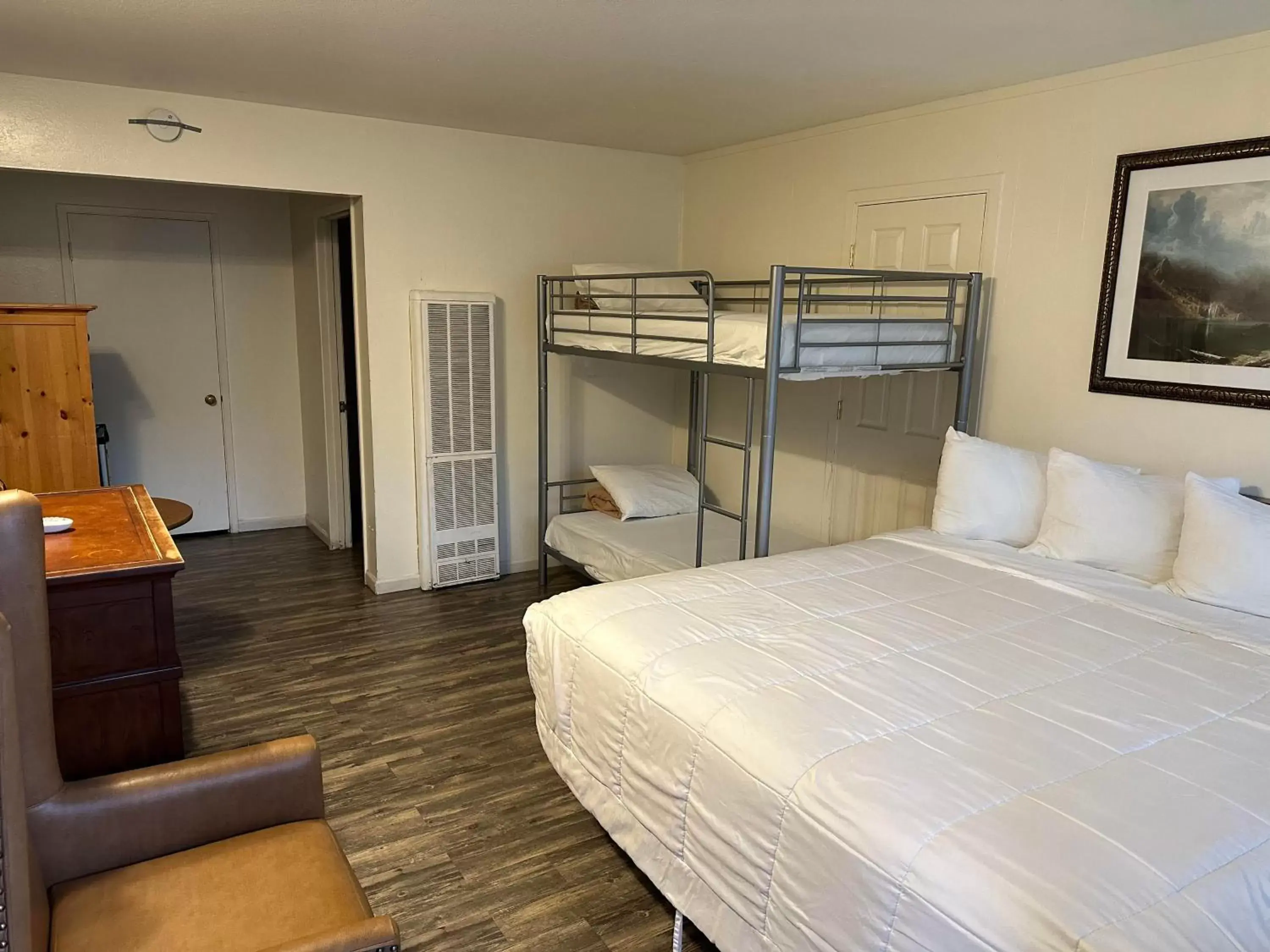 Bunk Bed in Big Pines Mountain House