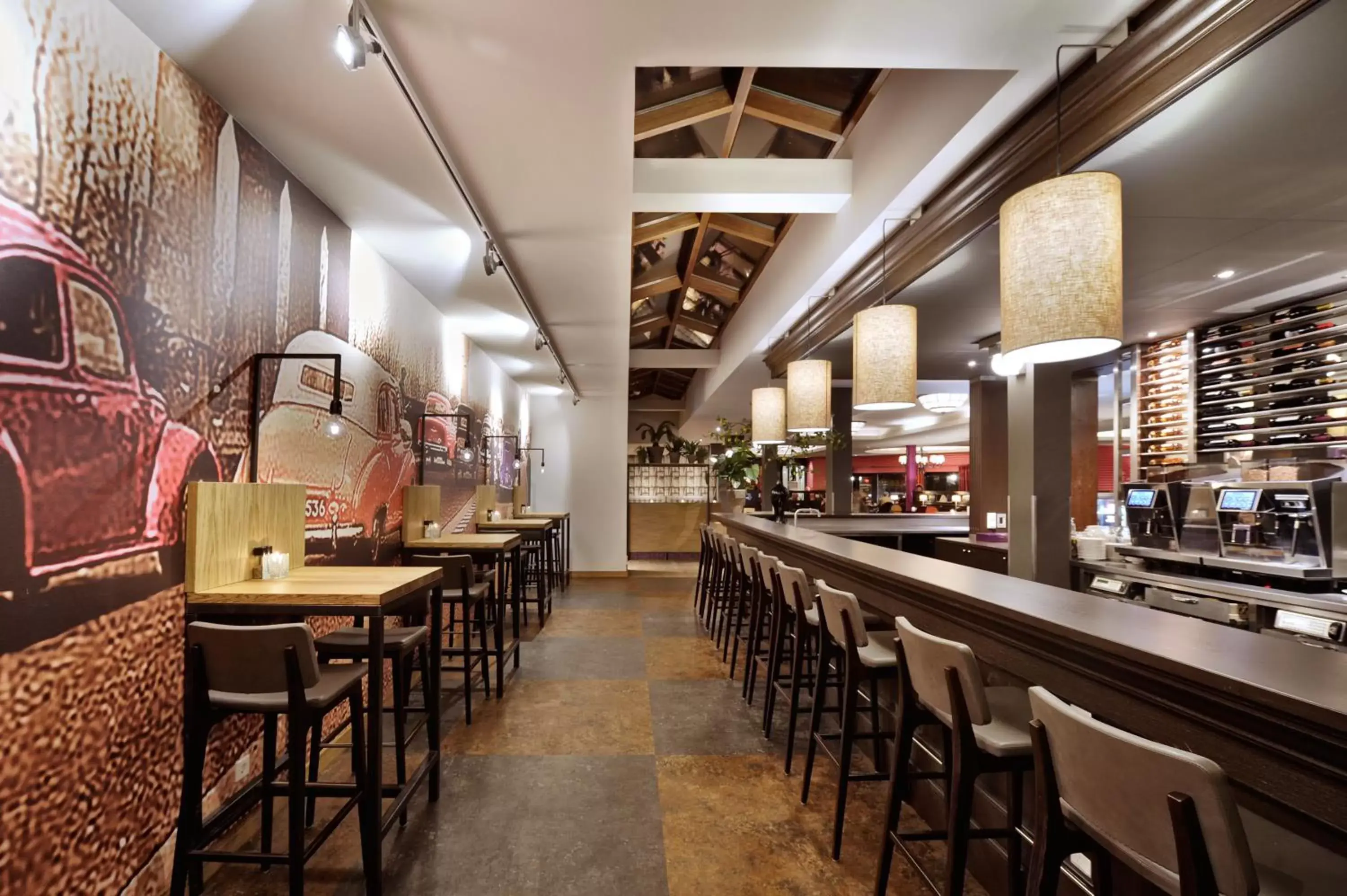 Lounge or bar, Restaurant/Places to Eat in Van der Valk Hotel Hilversum/ De Witte Bergen