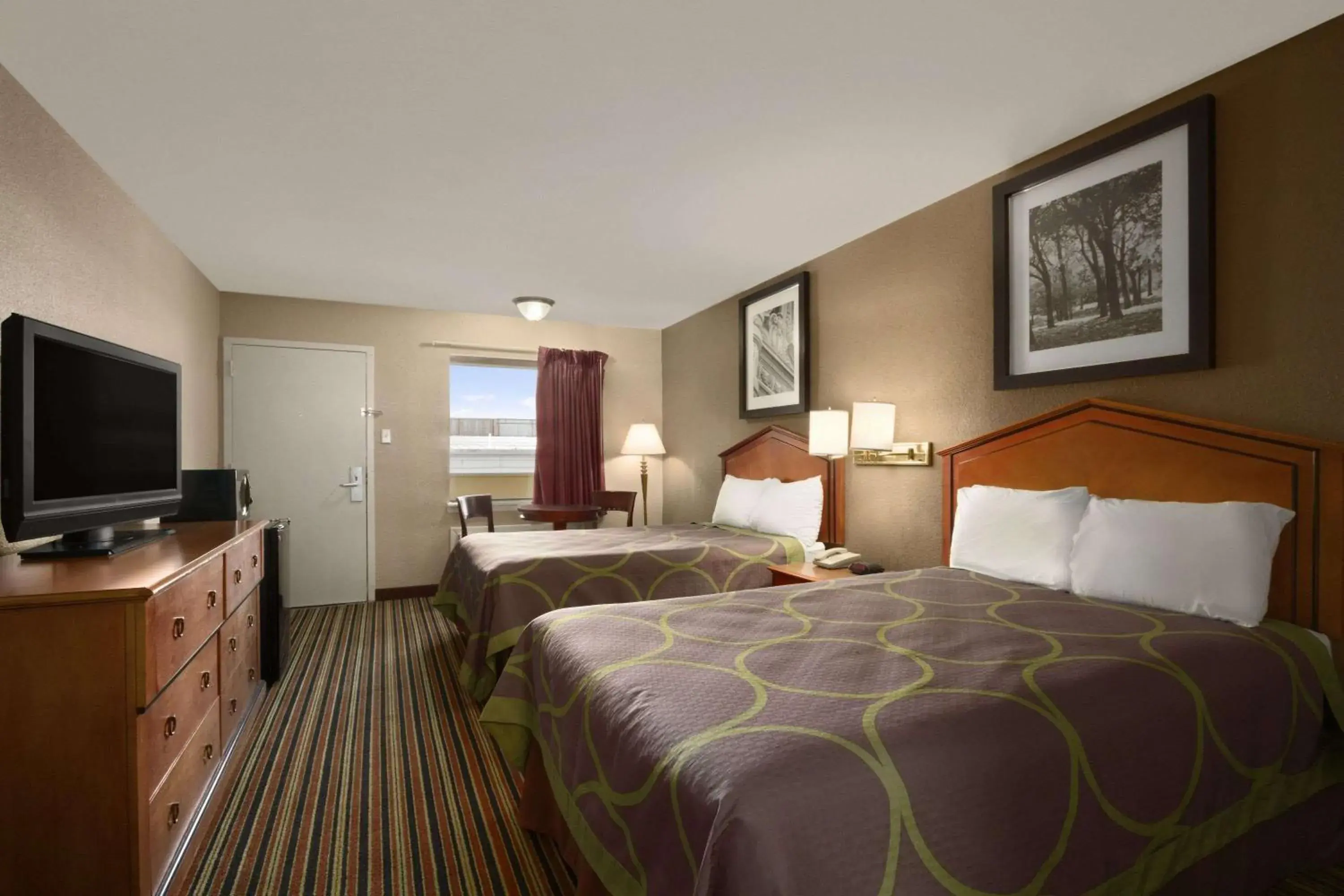 On site, Bed in Super 8 by Wyndham Chattanooga/East Ridge On site, Bed in Super 8 by Wyndham Chattanooga/East Ridge