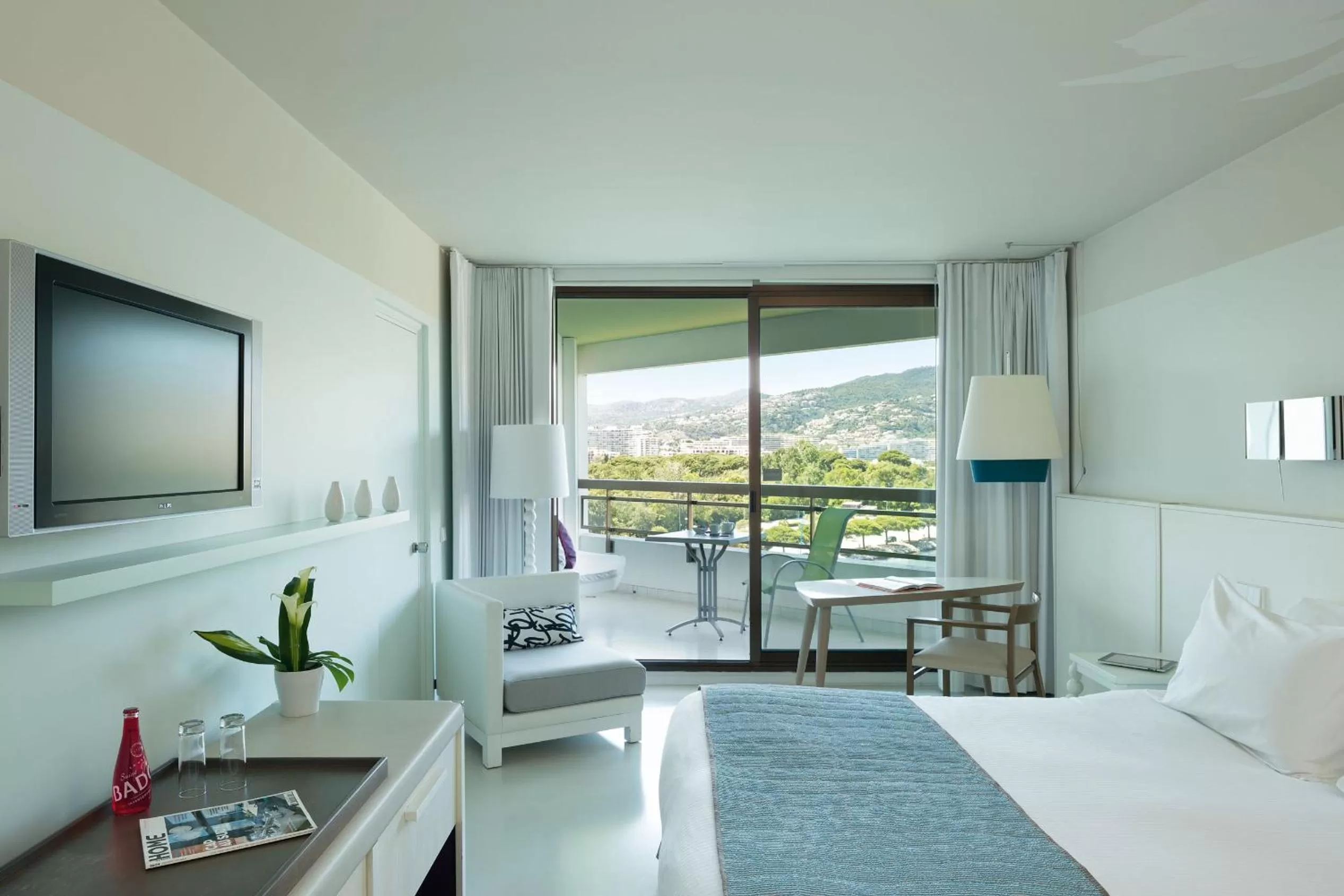 Balcony/Terrace, Bed in Pullman Cannes Mandelieu
