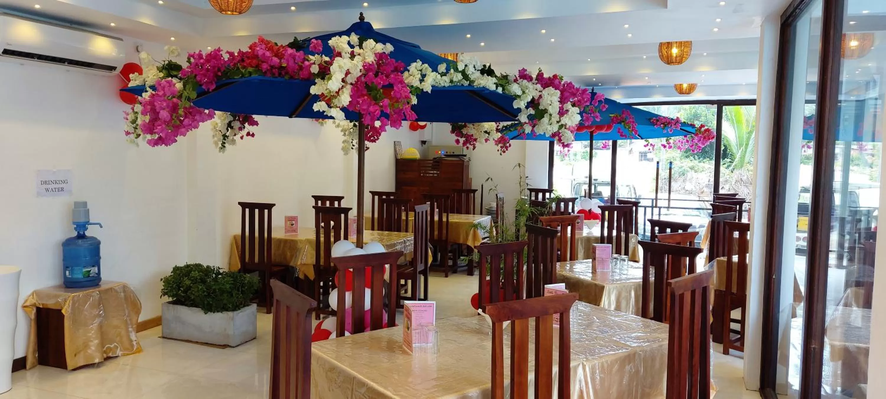 Restaurant/Places to Eat in J7 Villaj Resort