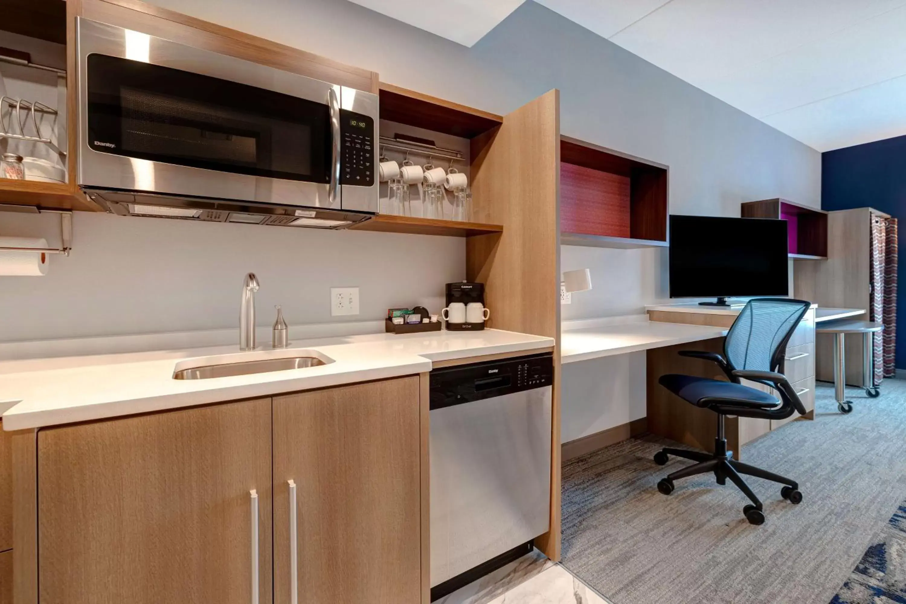 Kitchen or kitchenette, Kitchen/Kitchenette in Home2 Suites By Hilton Nashville Downtown-Metrocenter