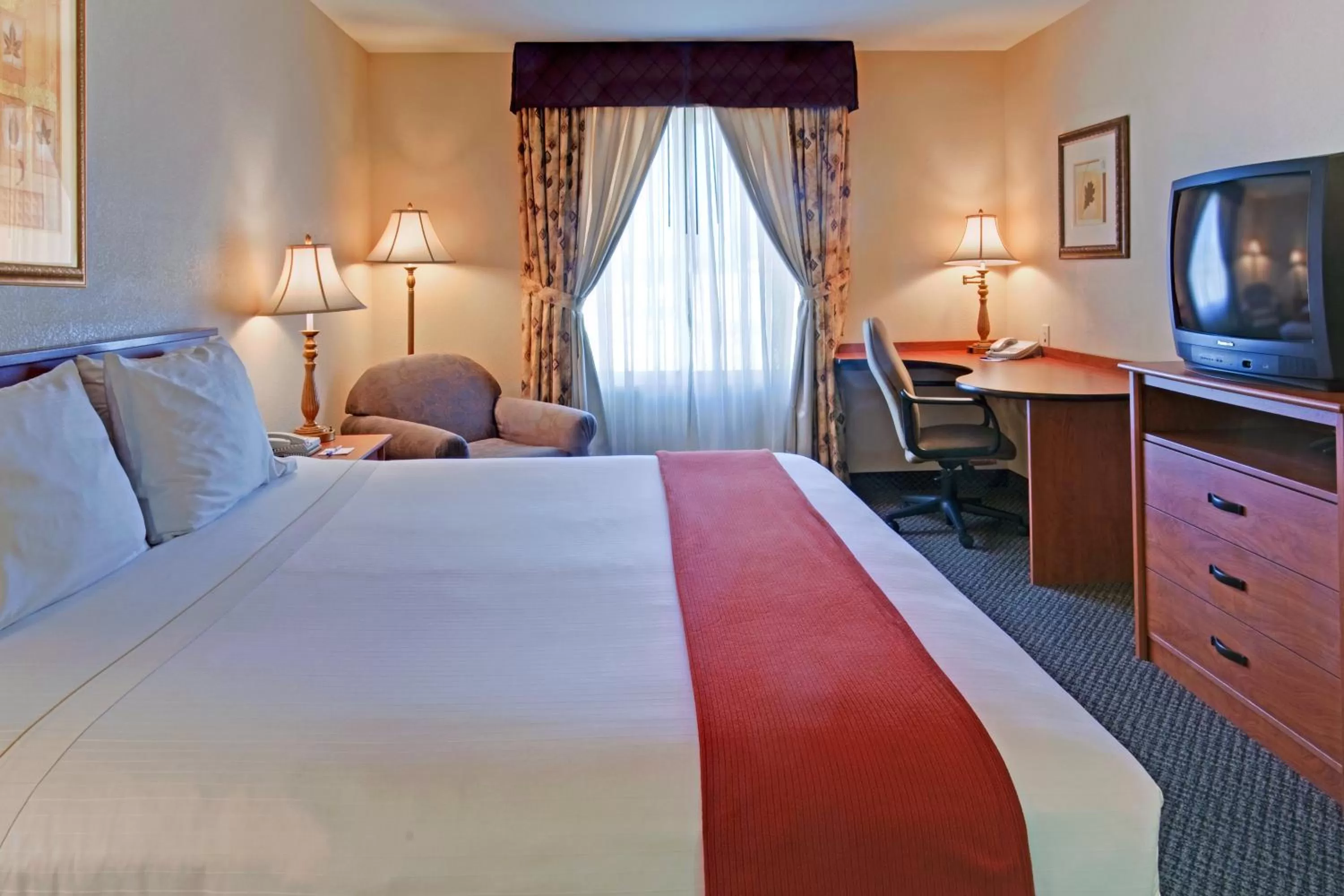 Photo of the whole room, Bed in Holiday Inn Express Las Vegas-Nellis by IHG