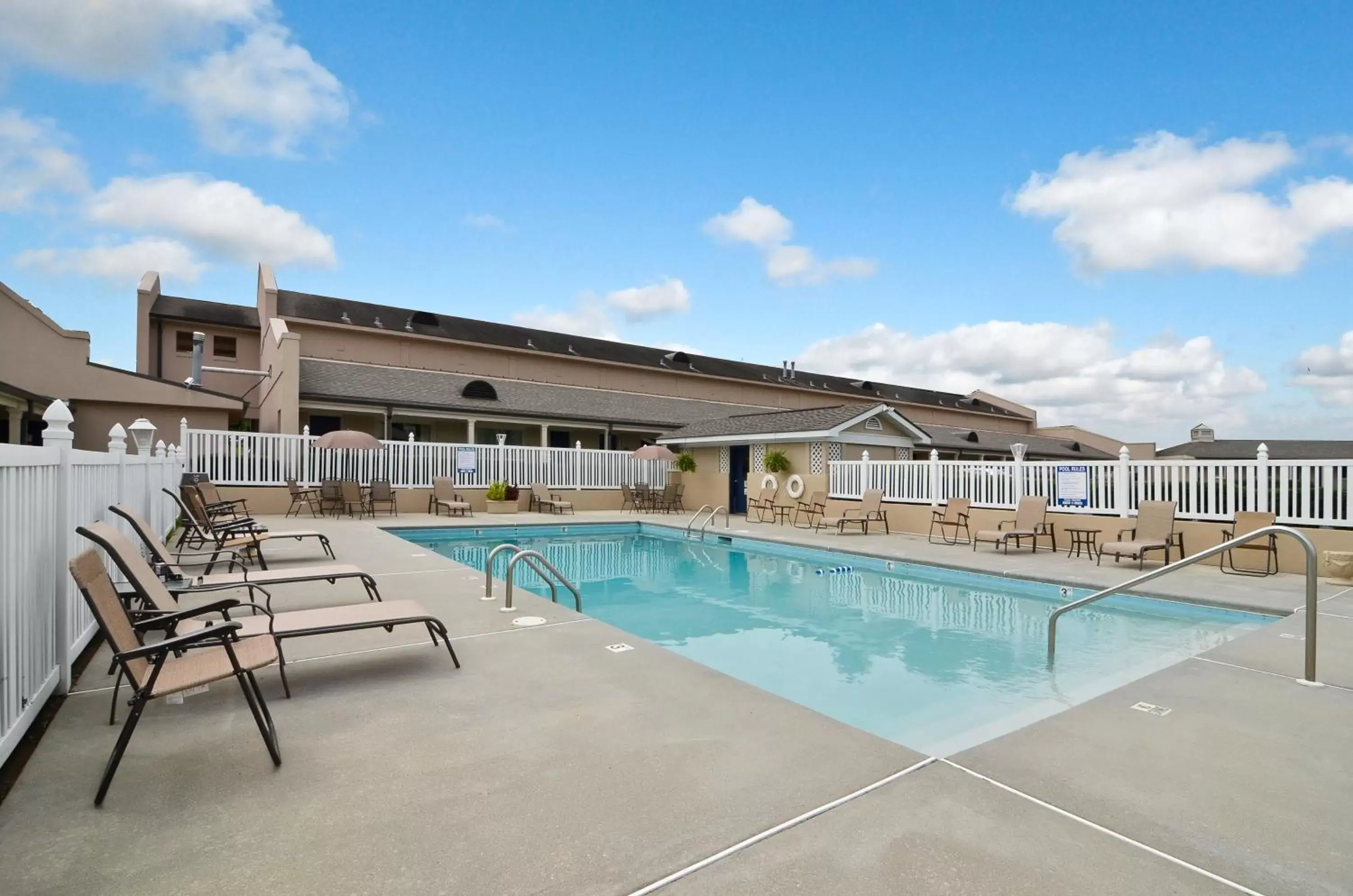 Swimming pool in Days Inn by Wyndham Alexander City Swimming pool in Days Inn by Wyndham Alexander City