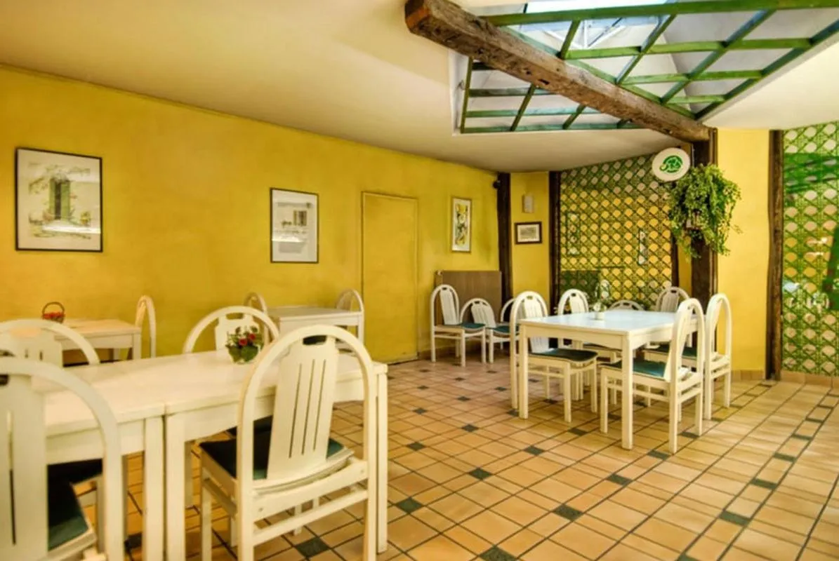 Restaurant/places to eat in Hotel Le Faubourg Opera