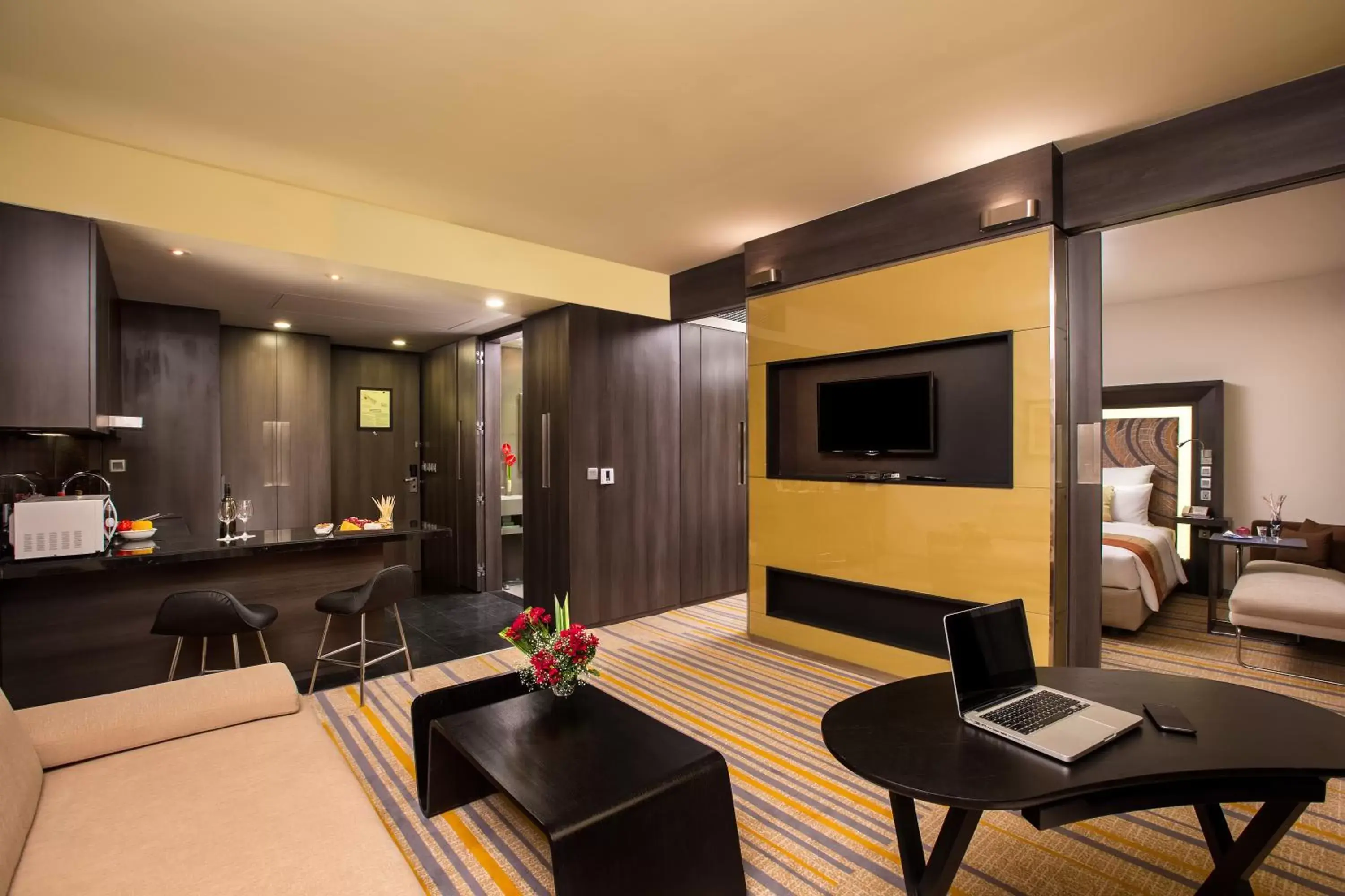 Kitchen or kitchenette, Seating Area in Novotel Kolkata Hotel and Residences