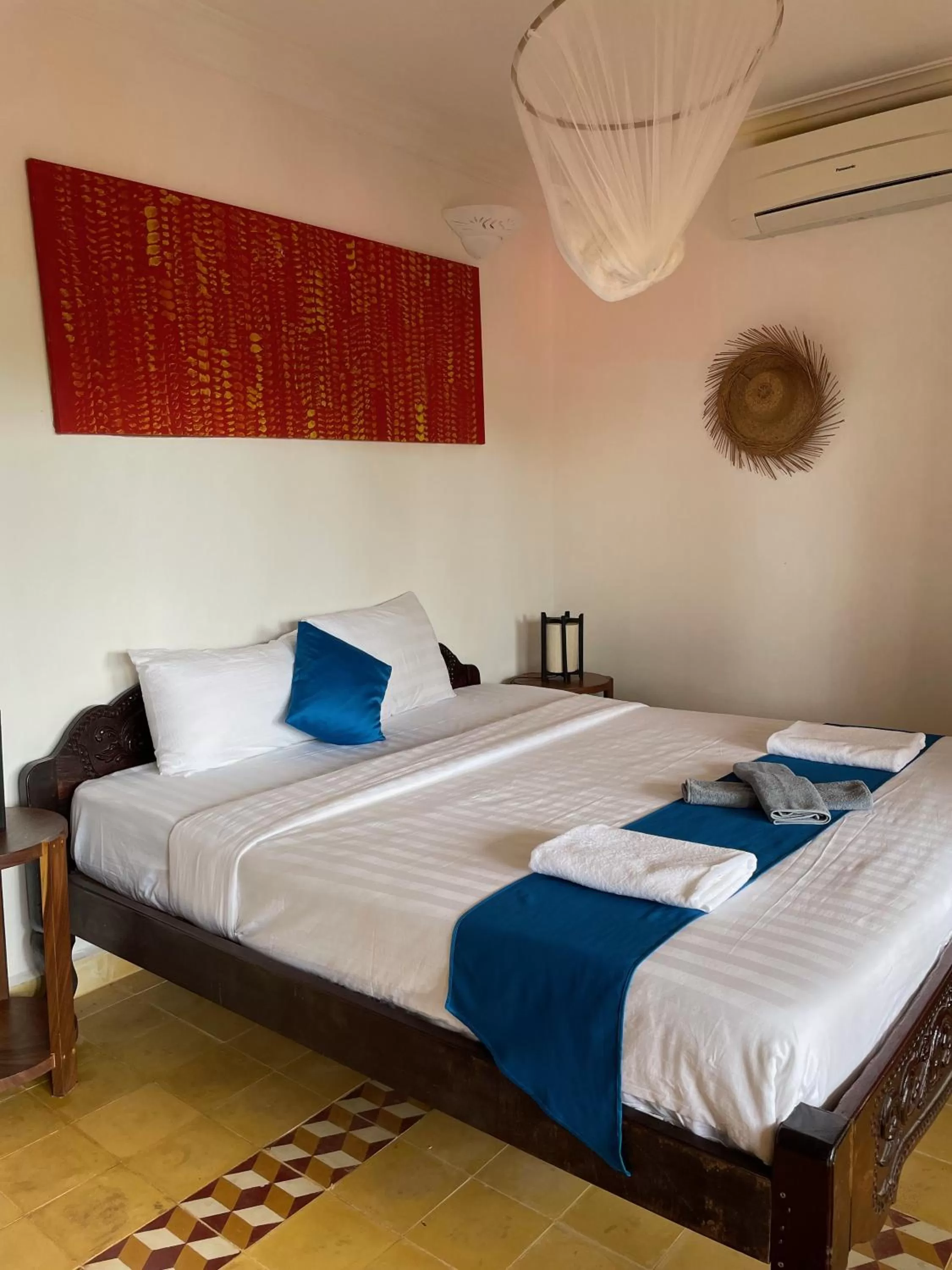 Double Room with Balcony in Kep Lodge