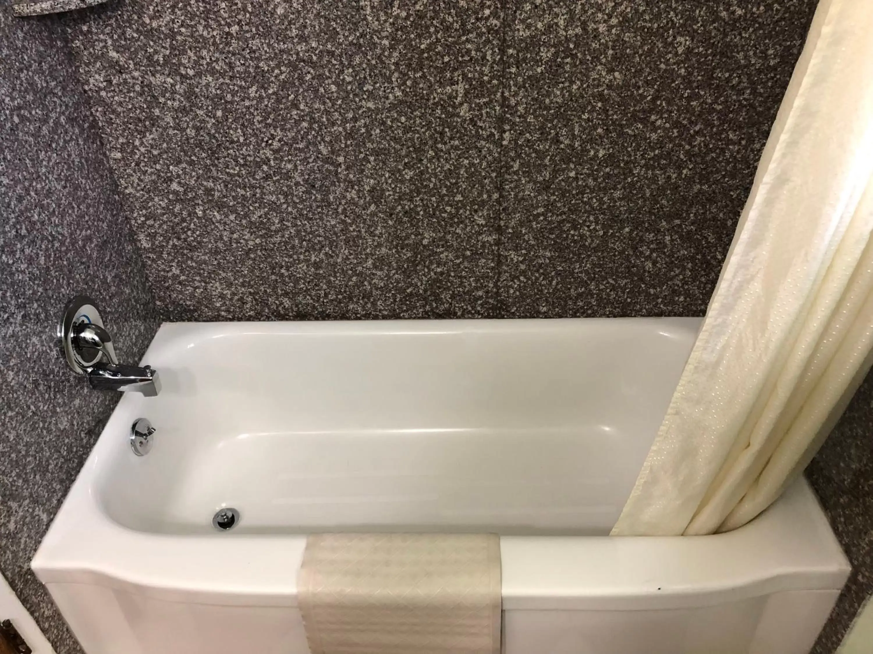 Bathroom in Klamath Motor Lodge