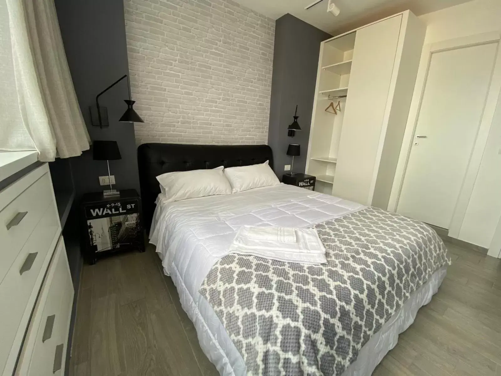 Bedroom, Bed in 2B Fifteen Floor Suite Napoli