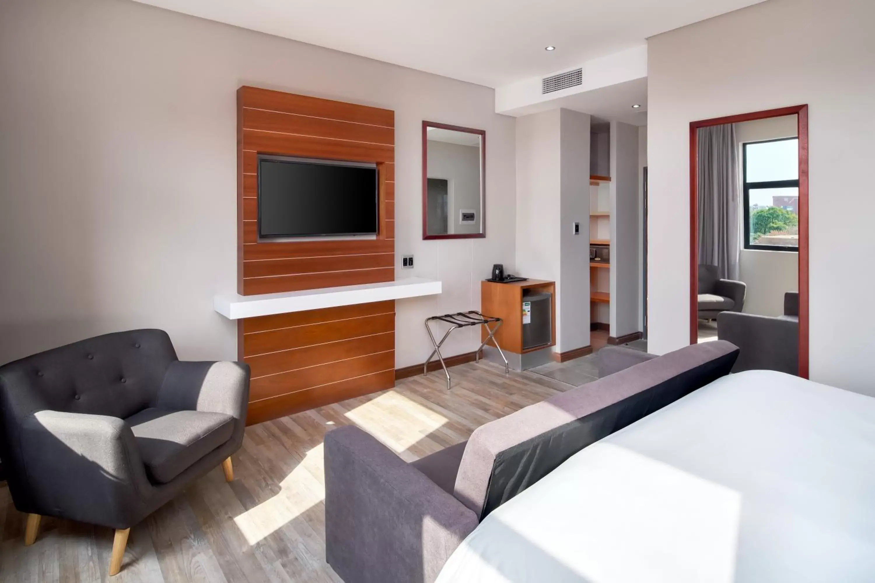 Luxury King Room - single occupancy in Protea Hotel by Marriott Pretoria Hatfield Luxury King Room - single occupancy in Protea Hotel by Marriott Pretoria Hatfield
