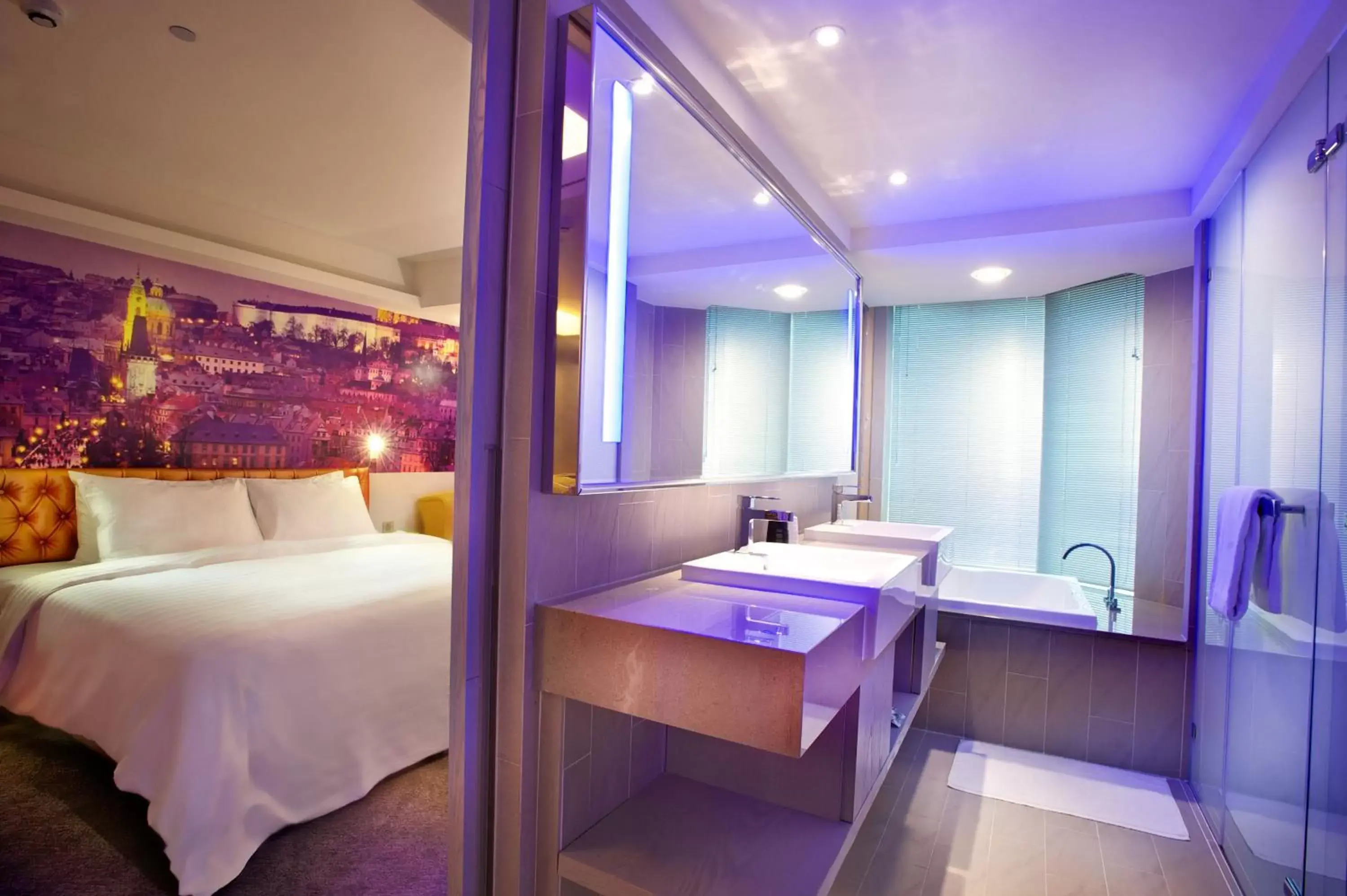Photo of the whole room, Bed in FX INN Kaohsiung Zhonghua Road Branch Photo of the whole room, Bed in FX INN Kaohsiung Zhonghua Road Branch