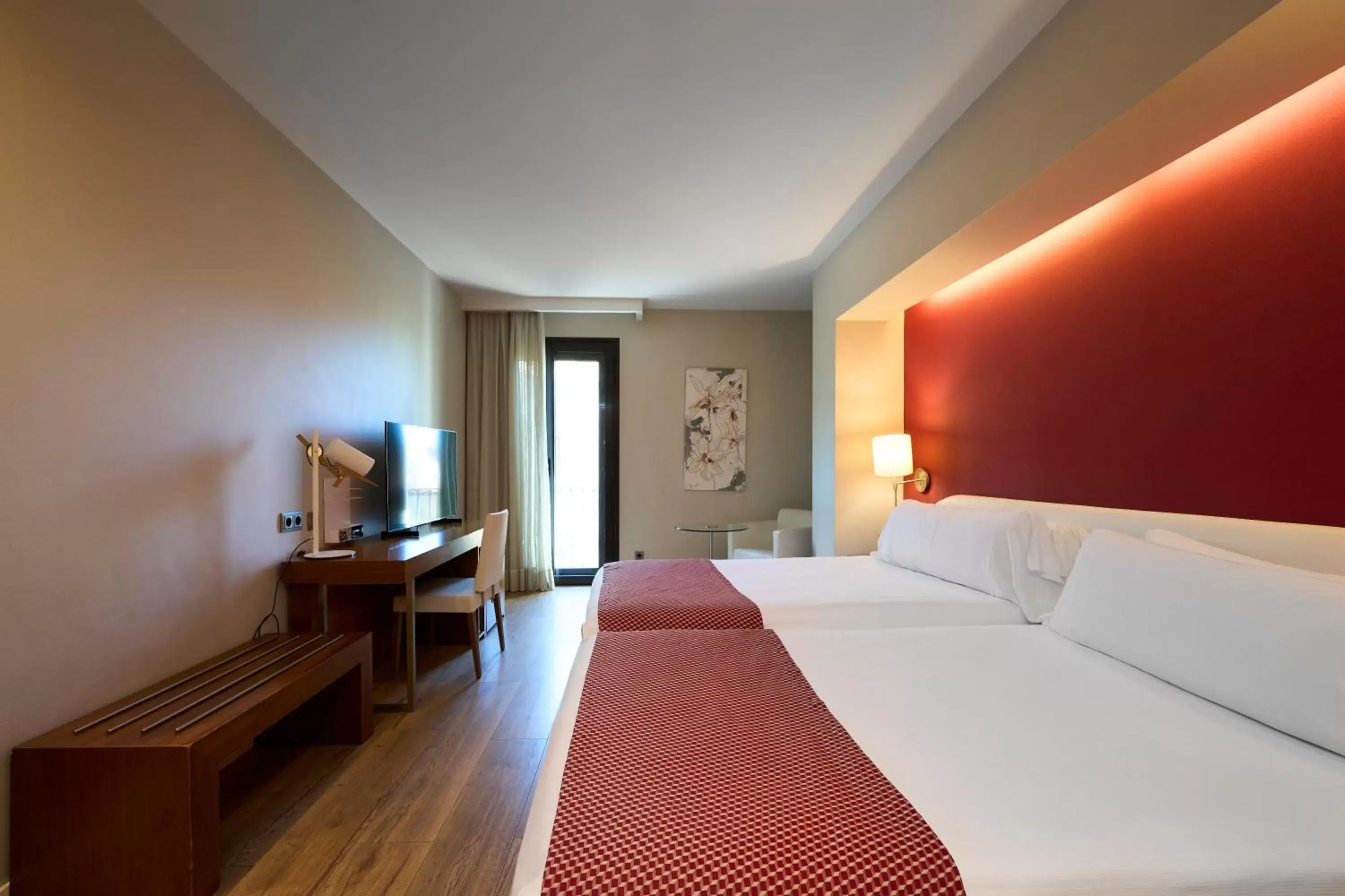 Photo of the whole room, Bed in Catalonia Ramblas 4* Sup
